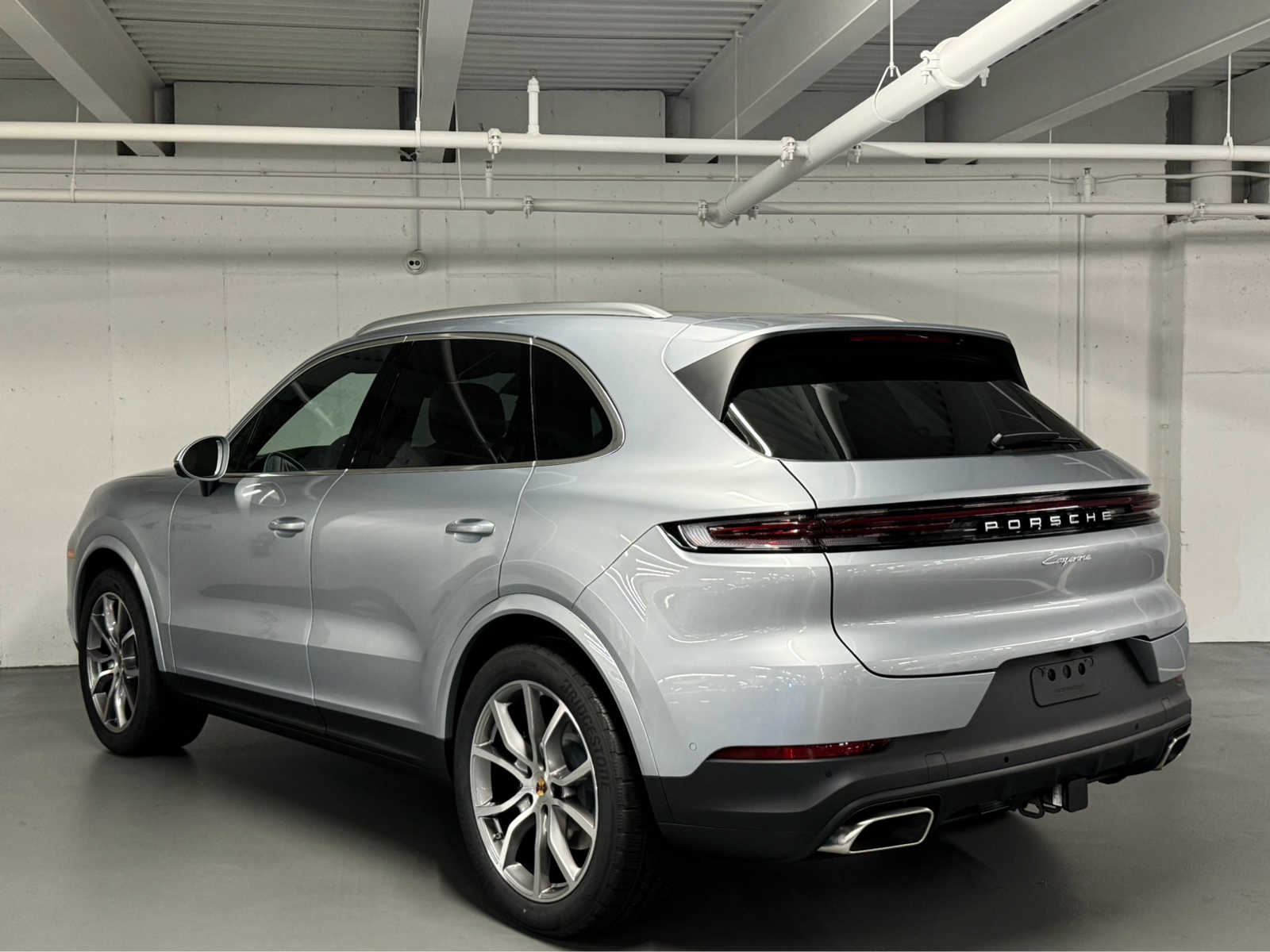 2025 Porsche Cayenne photo 2