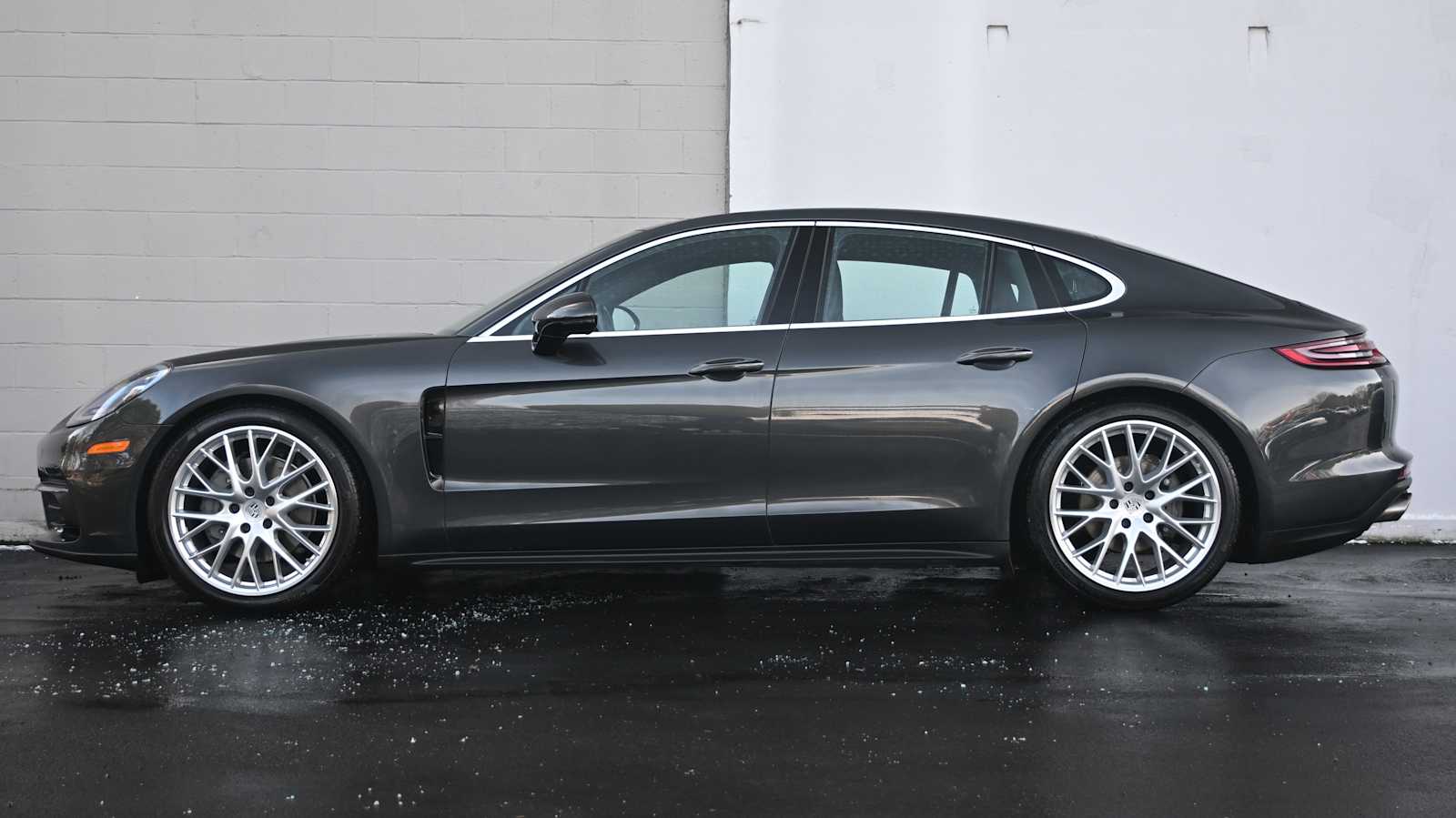 2018 Porsche Panamera 4S photo 2