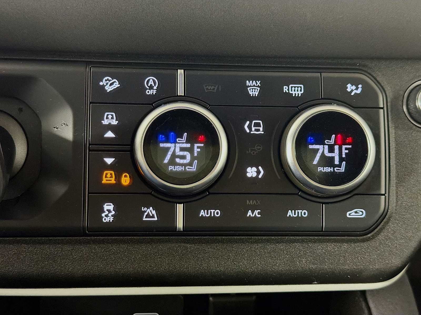2023 Land Rover Defender X-Dynamic SE - Photo 24