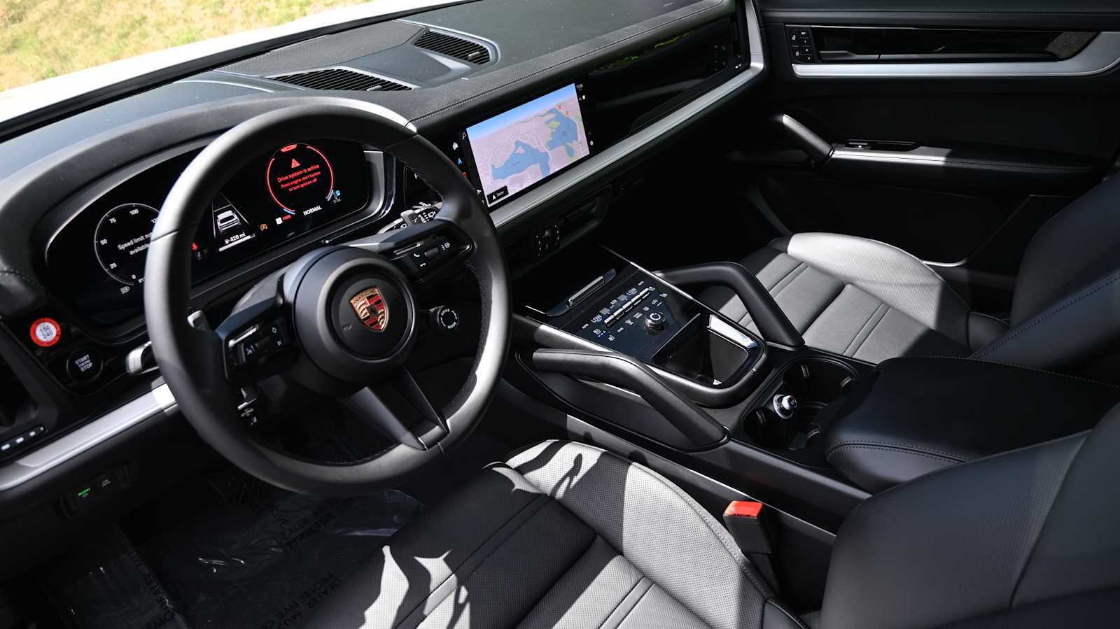 2025 Porsche Cayenne photo 4