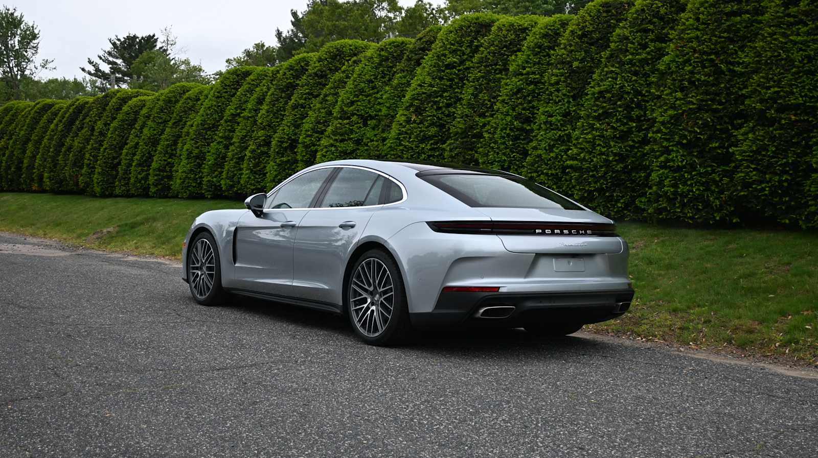 2025 Porsche Panamera 4 photo 3