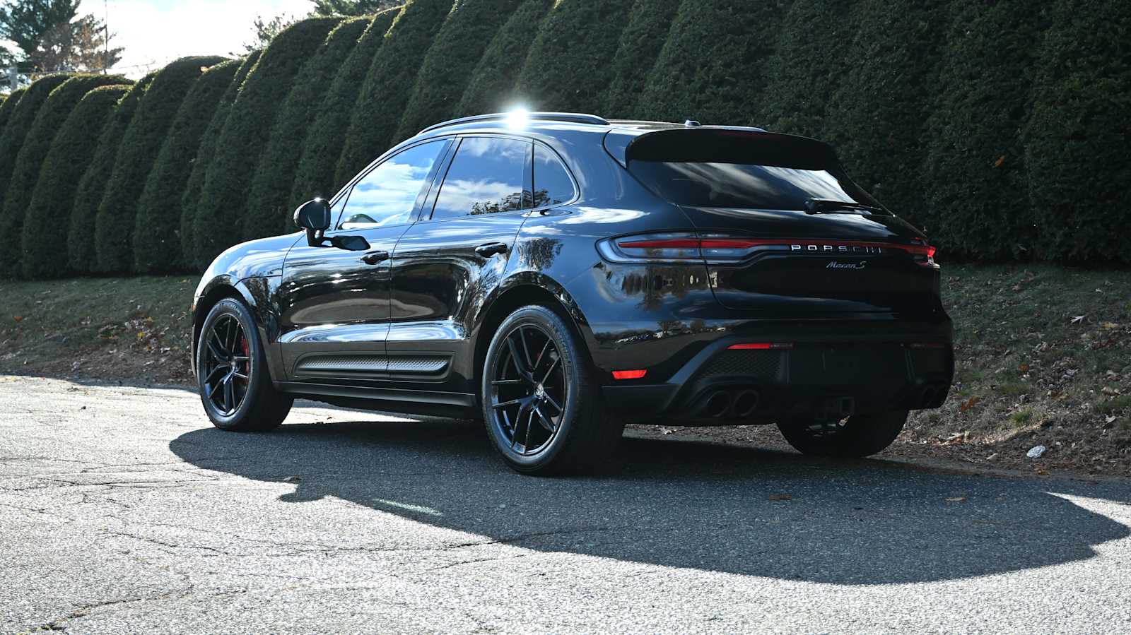 2022 Porsche Macan S photo 2