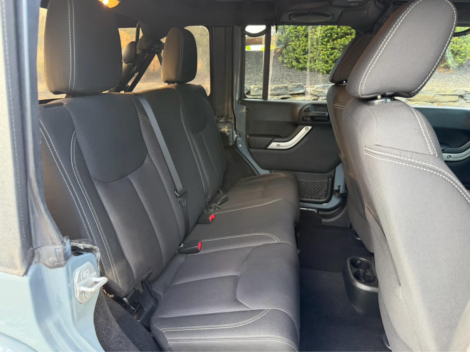 2014 Jeep Wrangler Unlimited Sahara - Photo 23