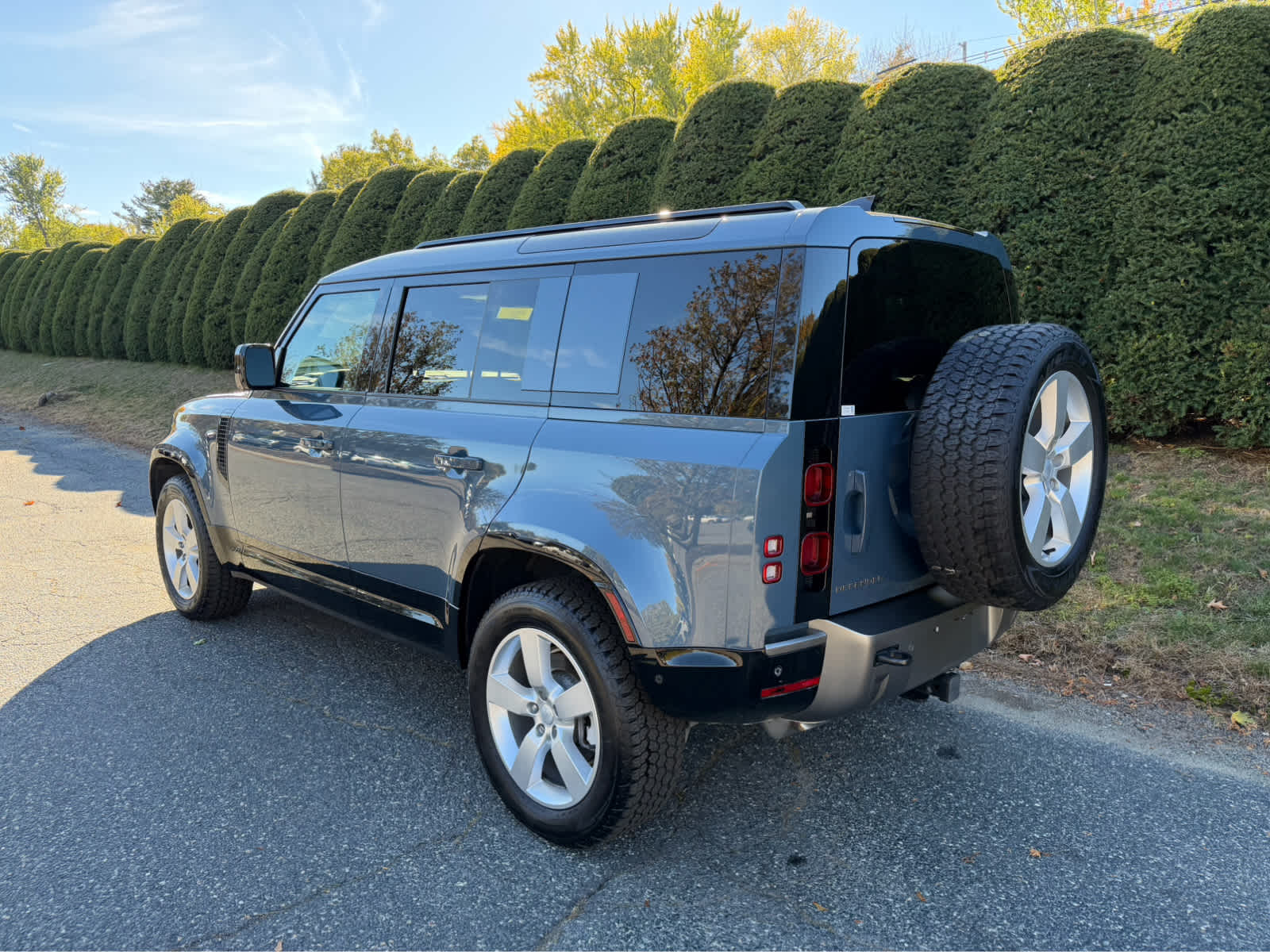 Used 2025 Land Rover Defender 110 X-Dynamic SE SUV
