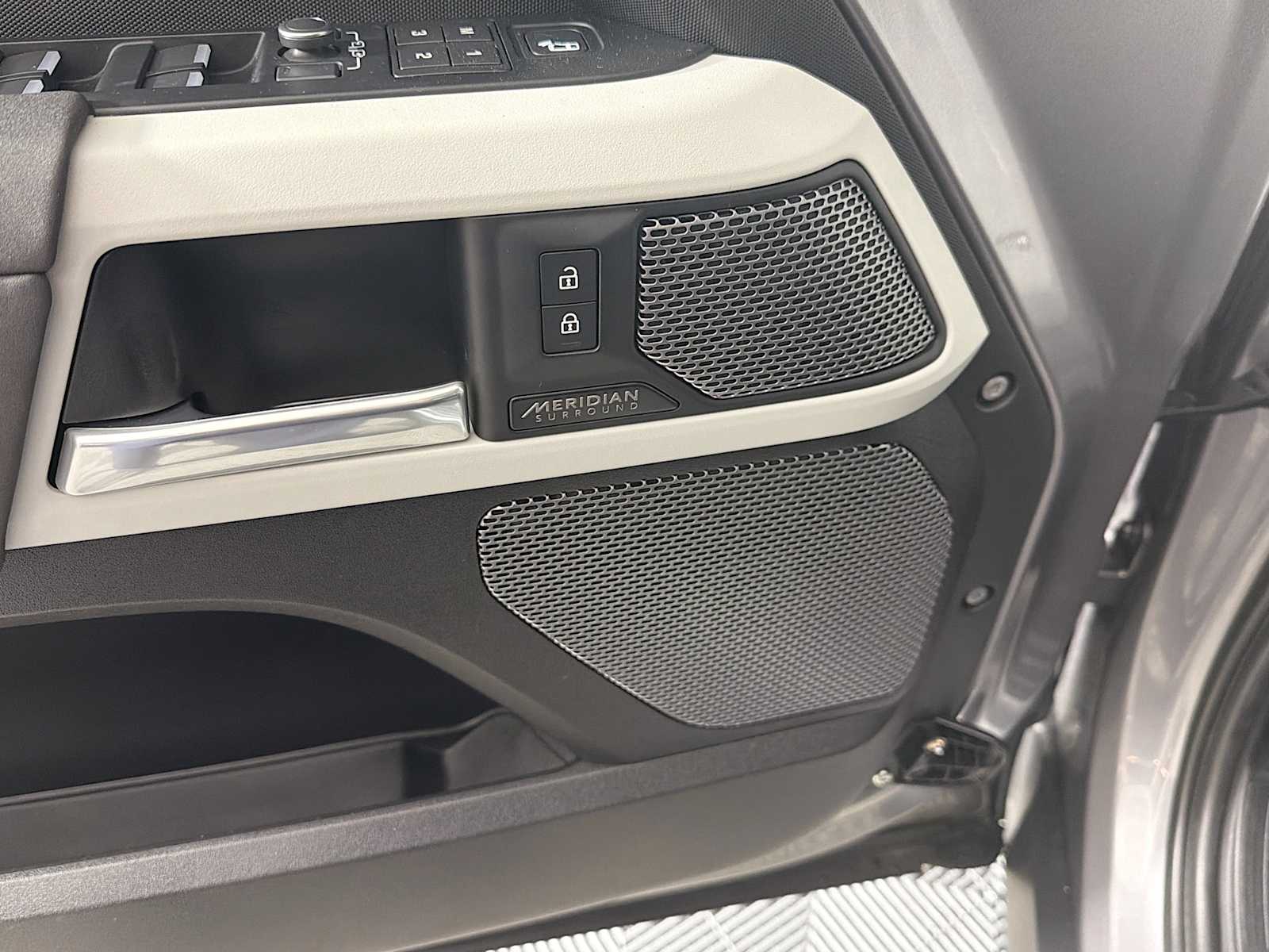 2023 Land Rover Defender X-Dynamic SE - Photo 27