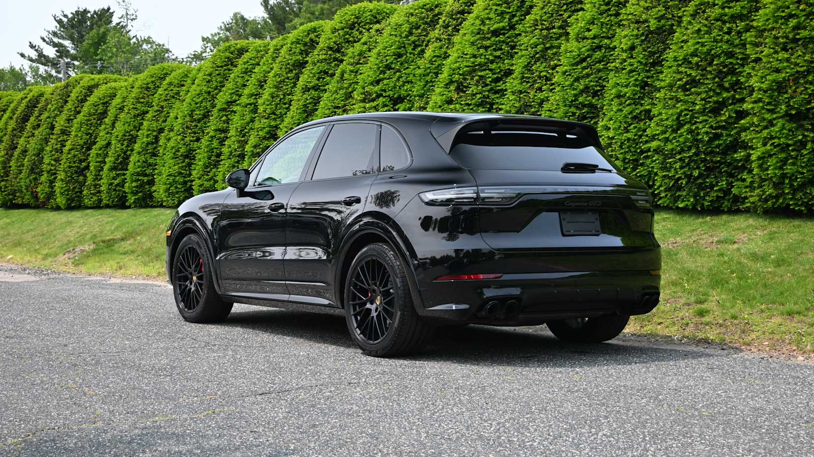 2022 Porsche Cayenne GTS photo 3