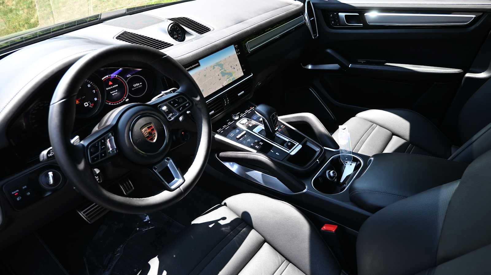 2023 Porsche Cayenne Coupe Turbo photo 3