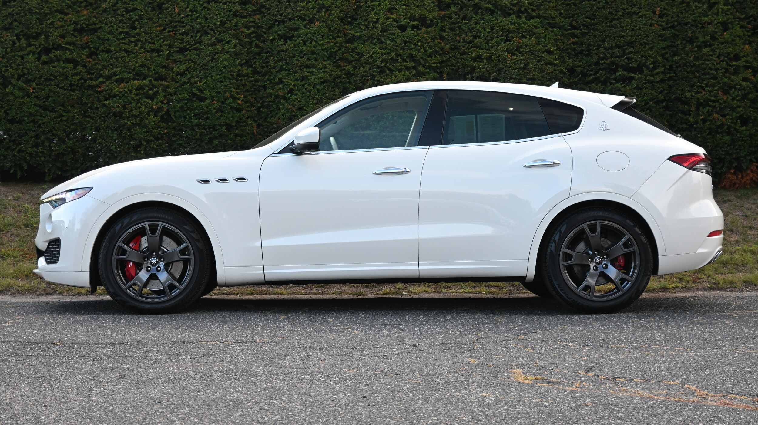 2021 Maserati Levante S photo 2