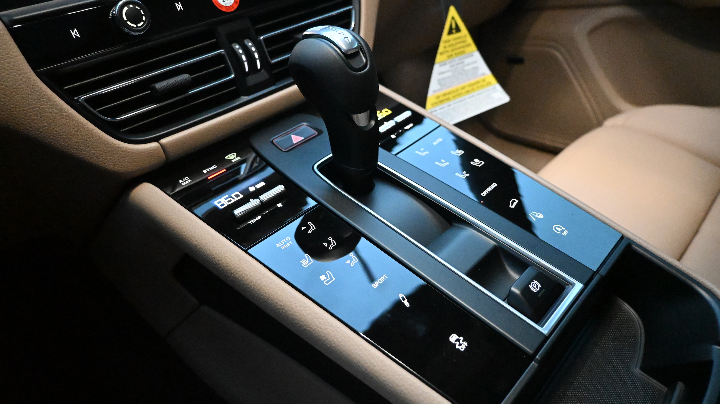 2026 Porsche Macan T - Photo 22