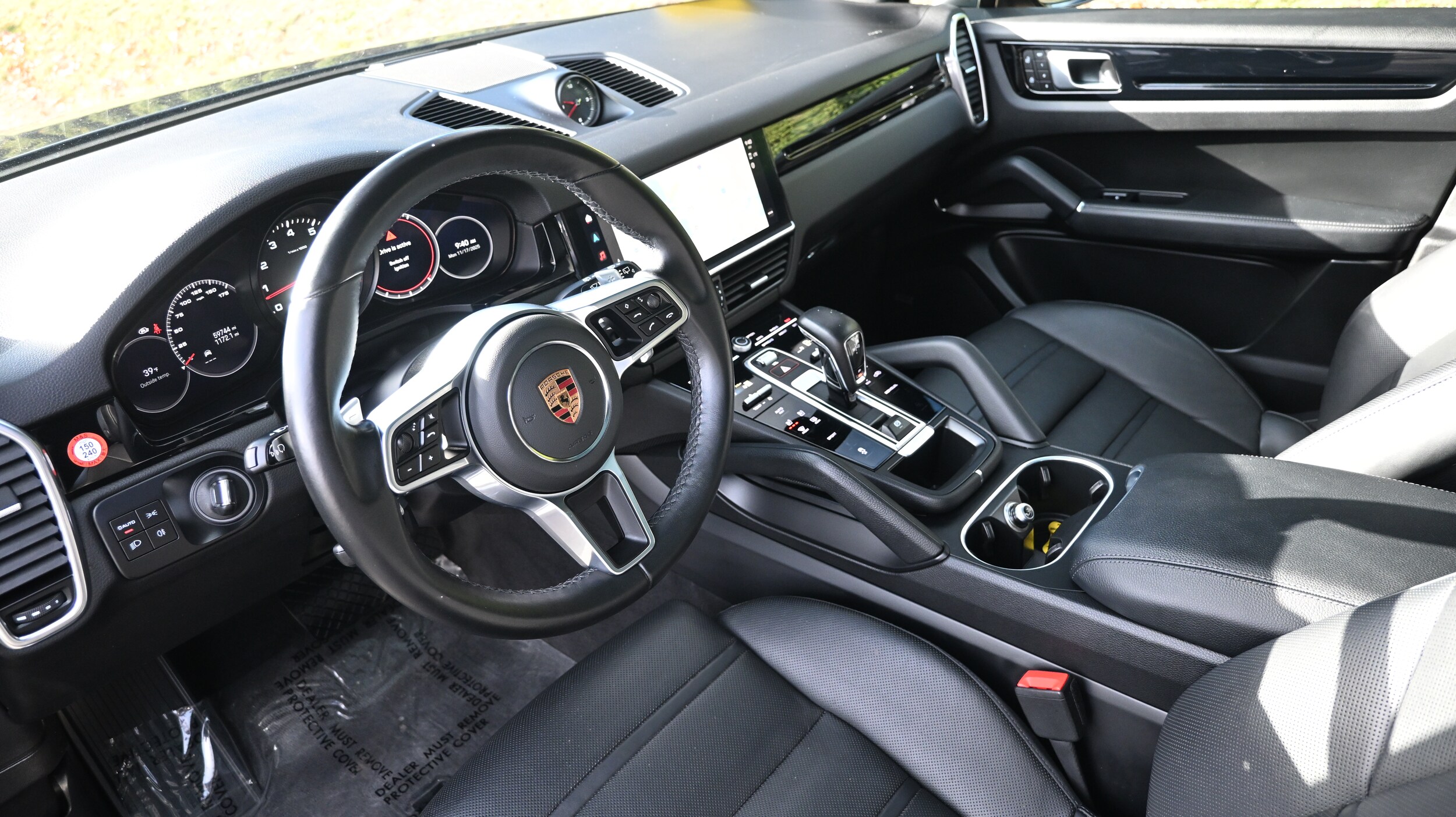 2022 Porsche Cayenne Base photo 2