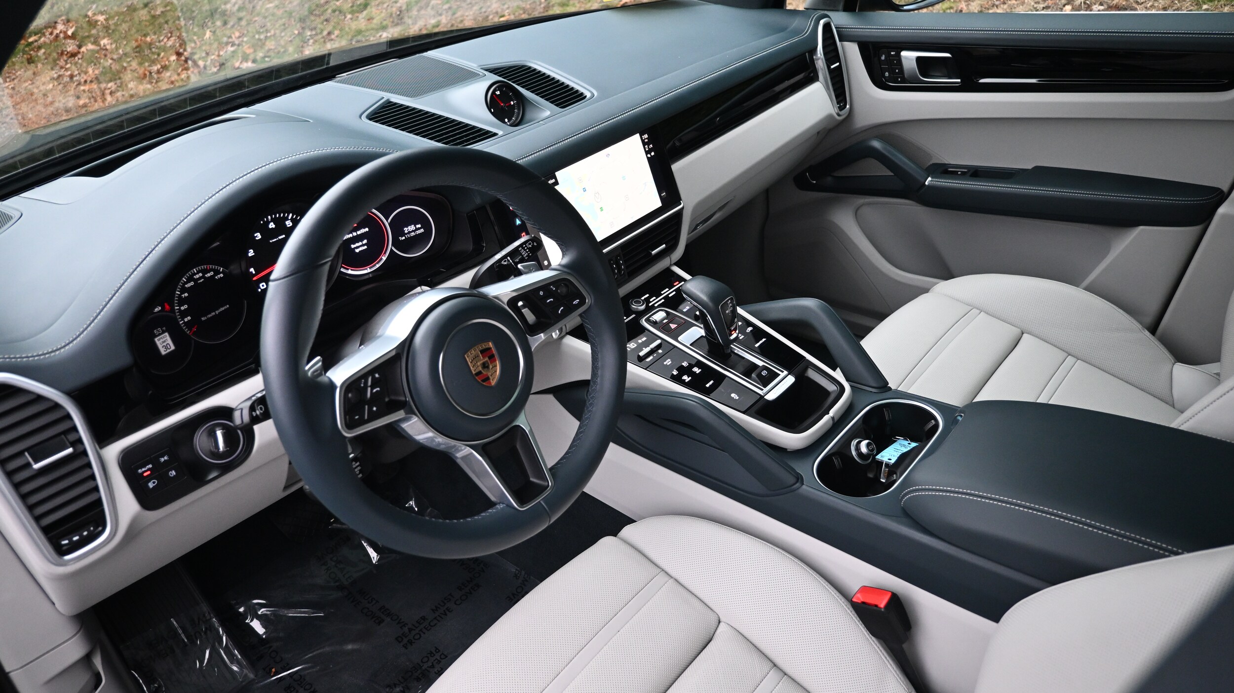 2023 Porsche Cayenne Platinum Edition photo 4