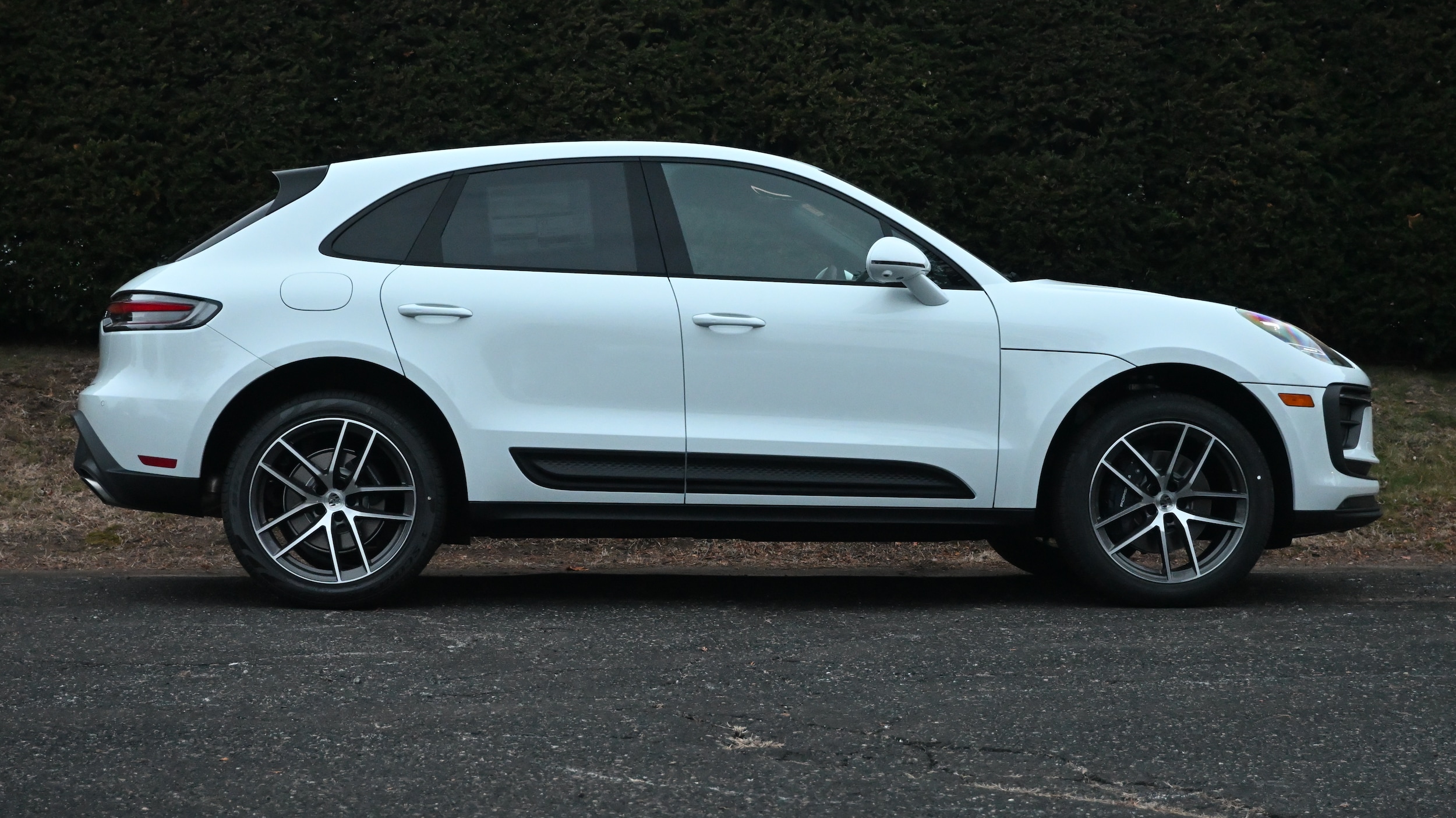 2026 Porsche Macan T - Photo 8