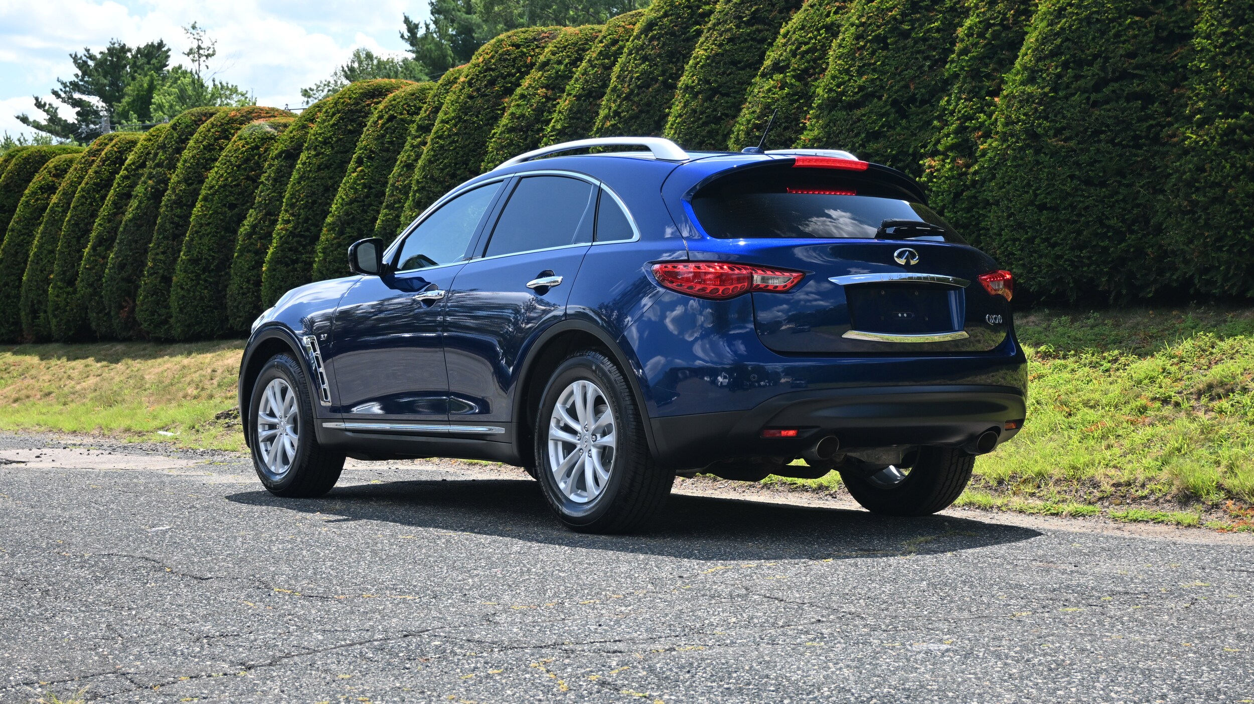 2017 Infiniti QX70 Base photo 2