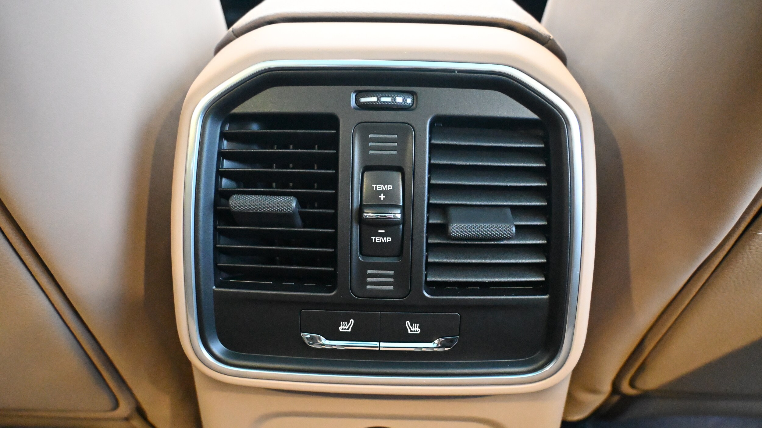 2026 Porsche Macan T - Photo 25