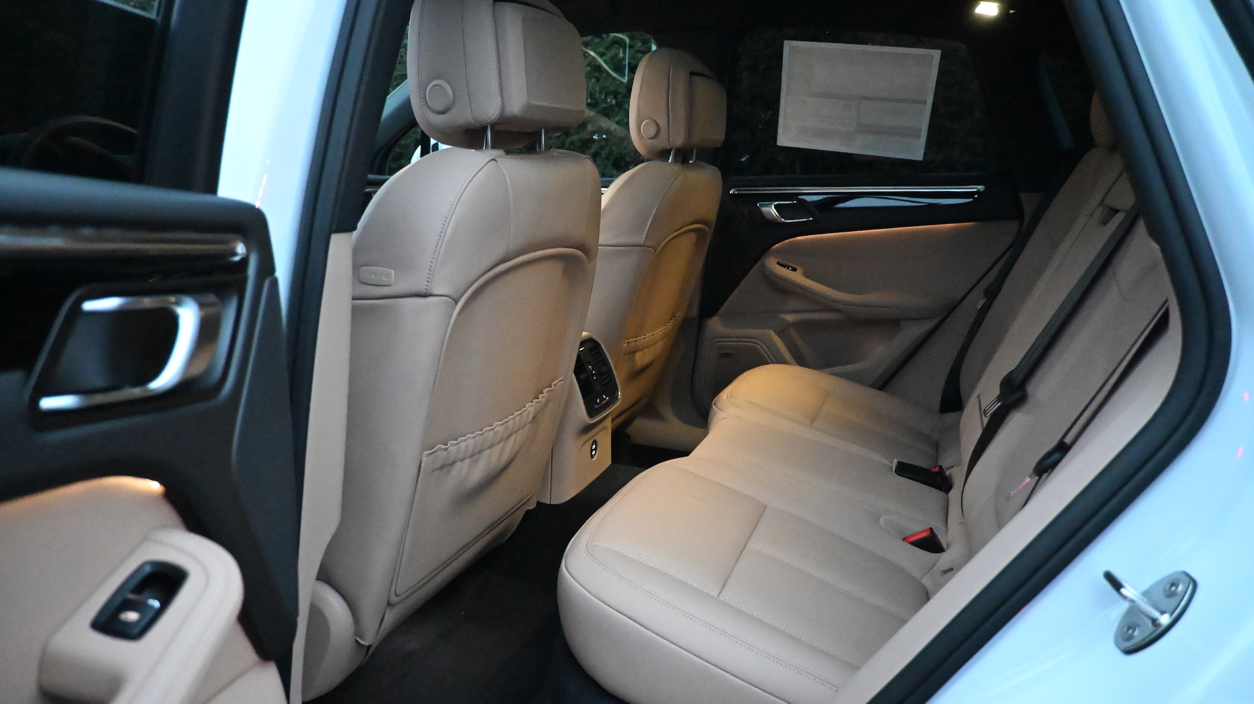 2026 Porsche Macan T - Photo 24
