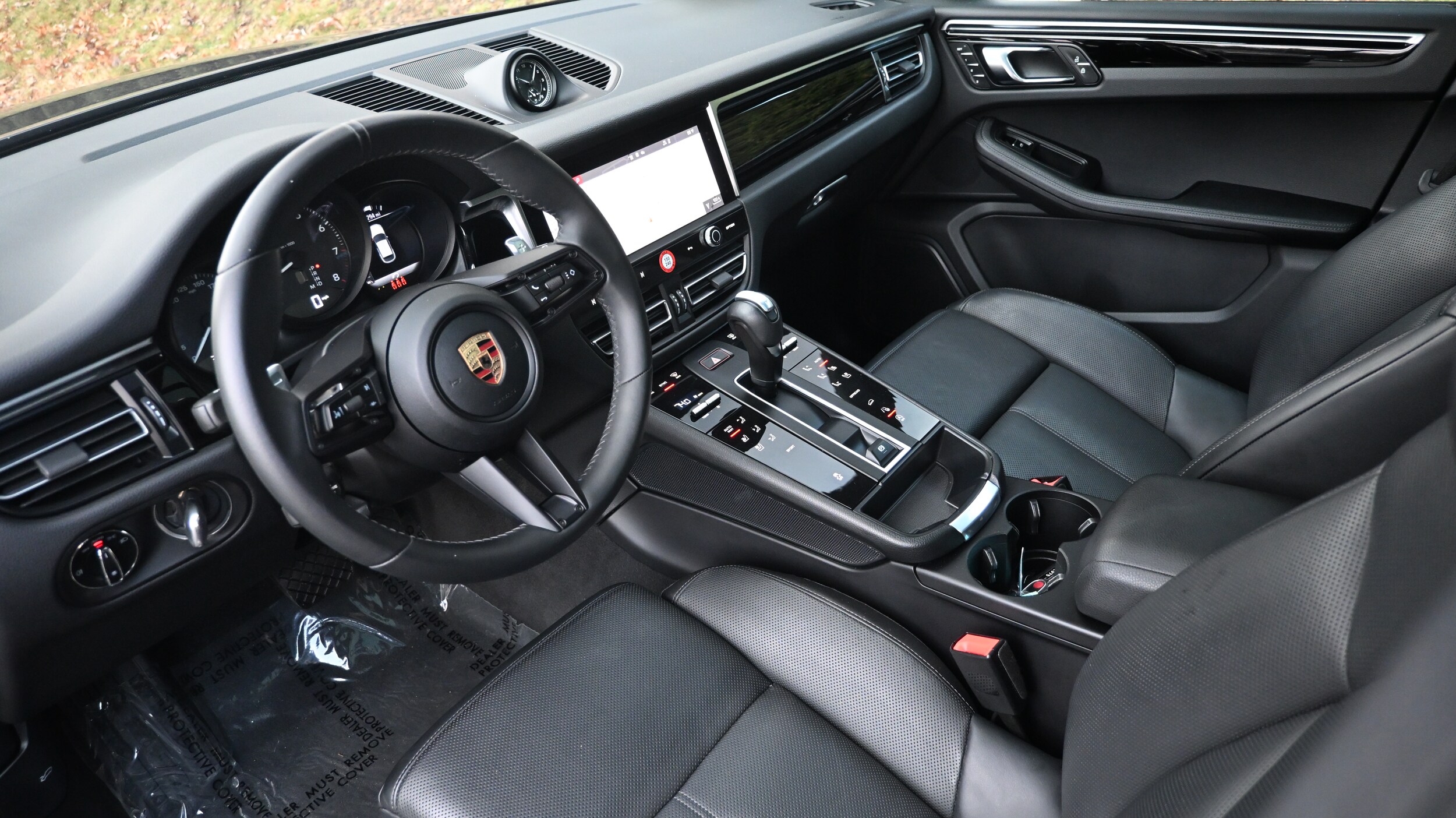 2023 Porsche Macan T photo 4