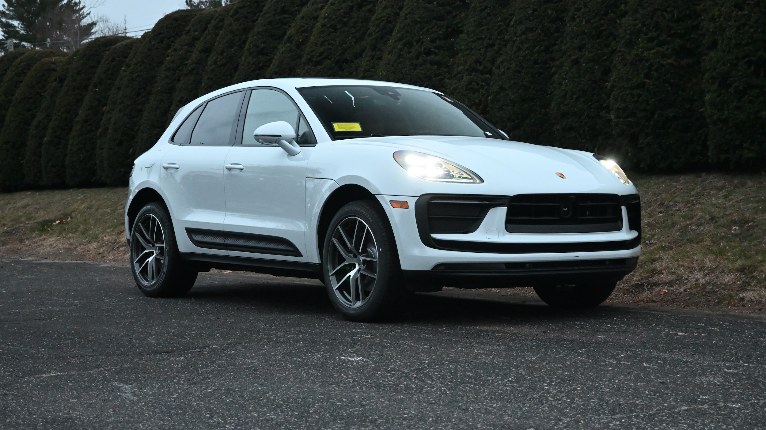 2026 Porsche Macan T - Photo 9