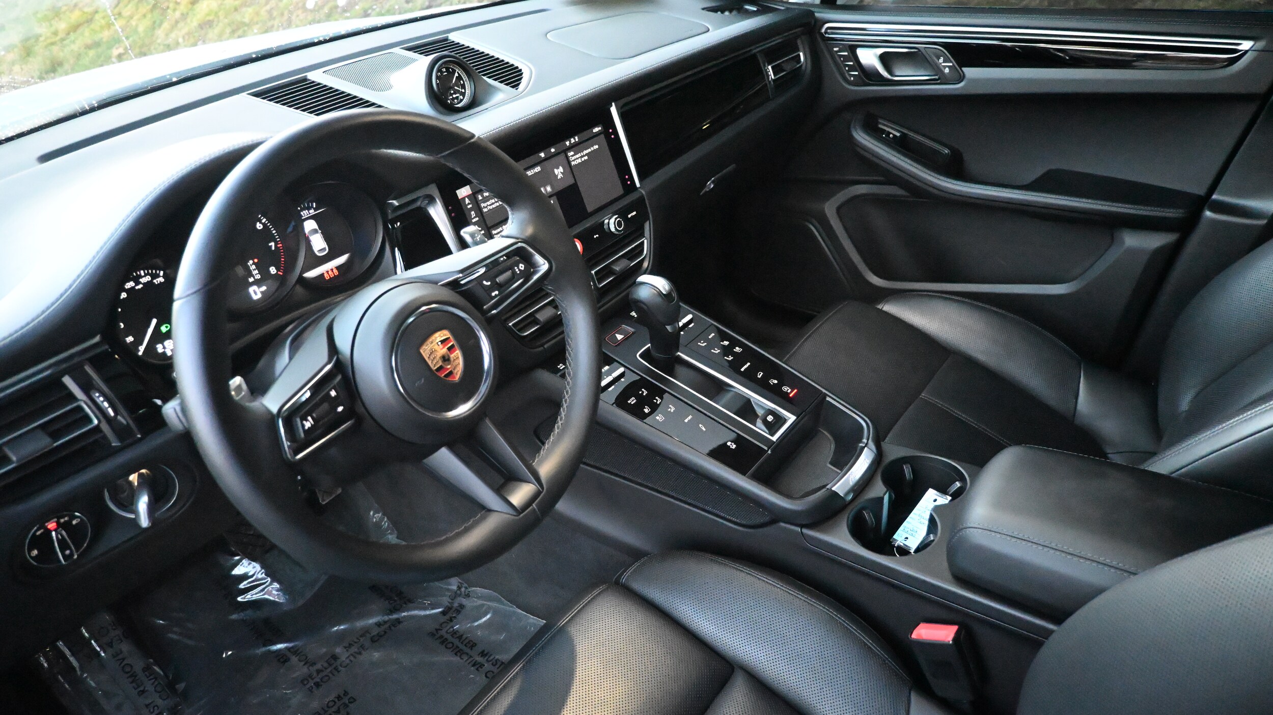 2024 Porsche Macan T photo 4