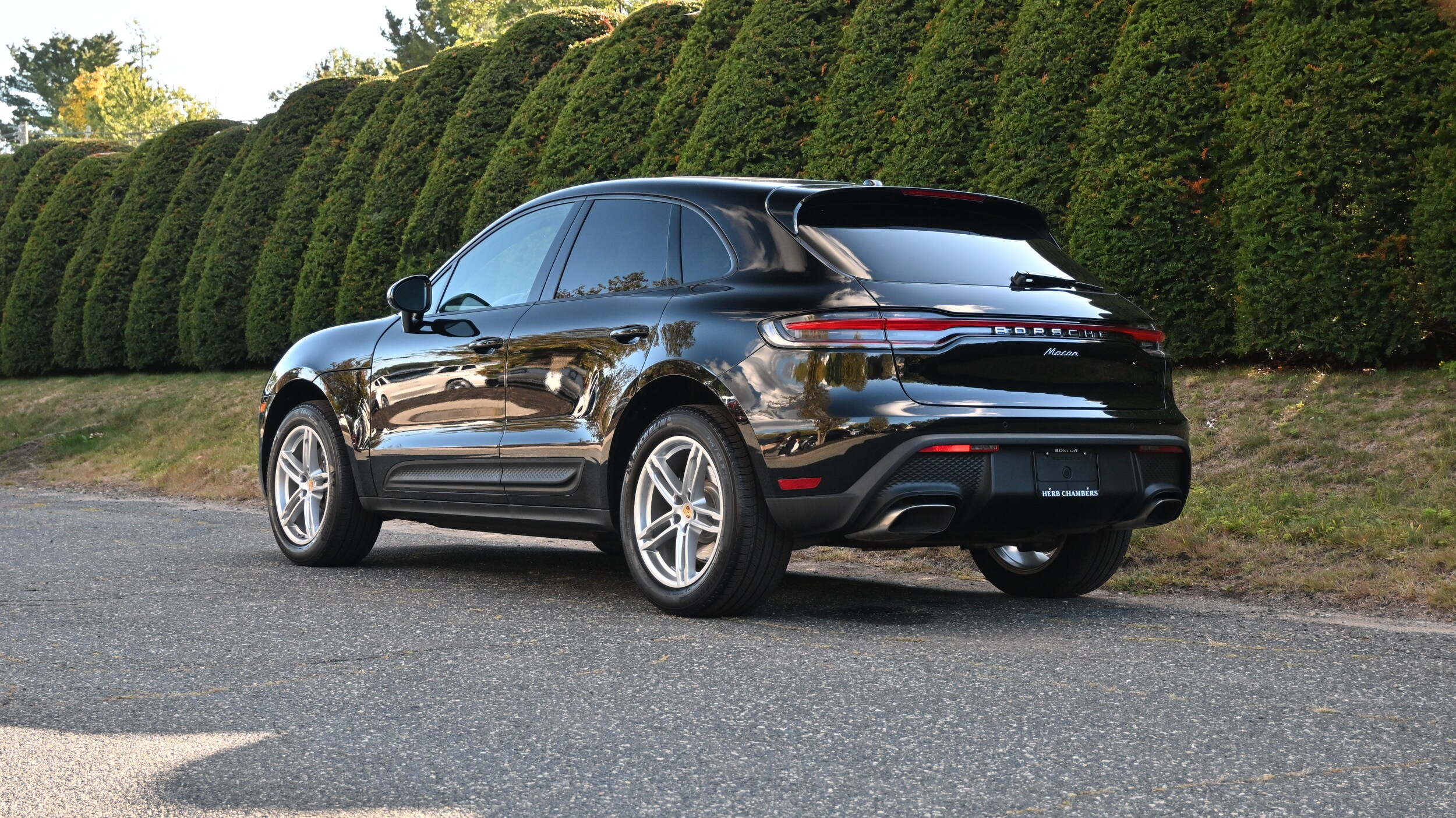 2025 Porsche Macan T photo 3