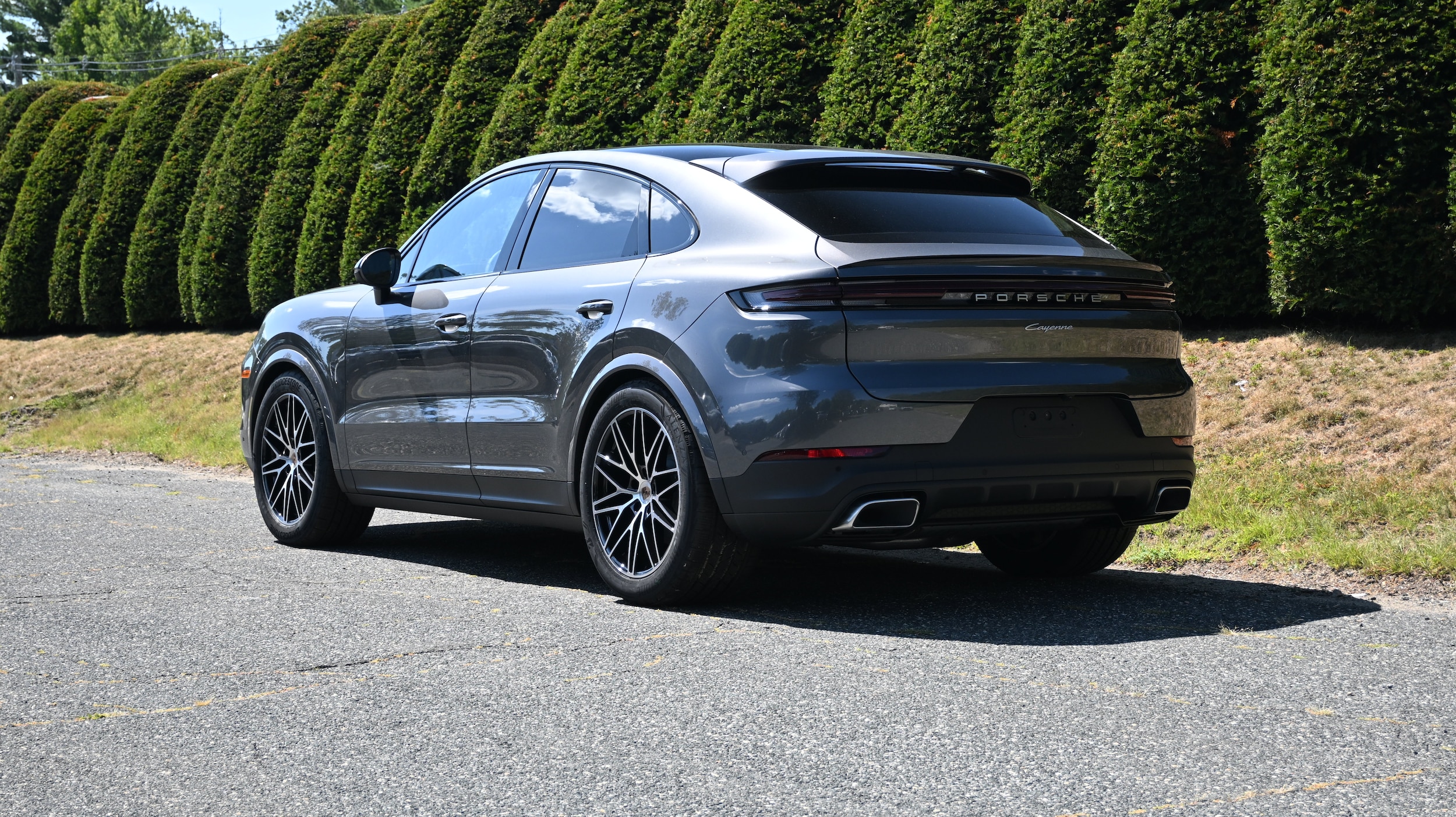 2025 Porsche Cayenne photo 3