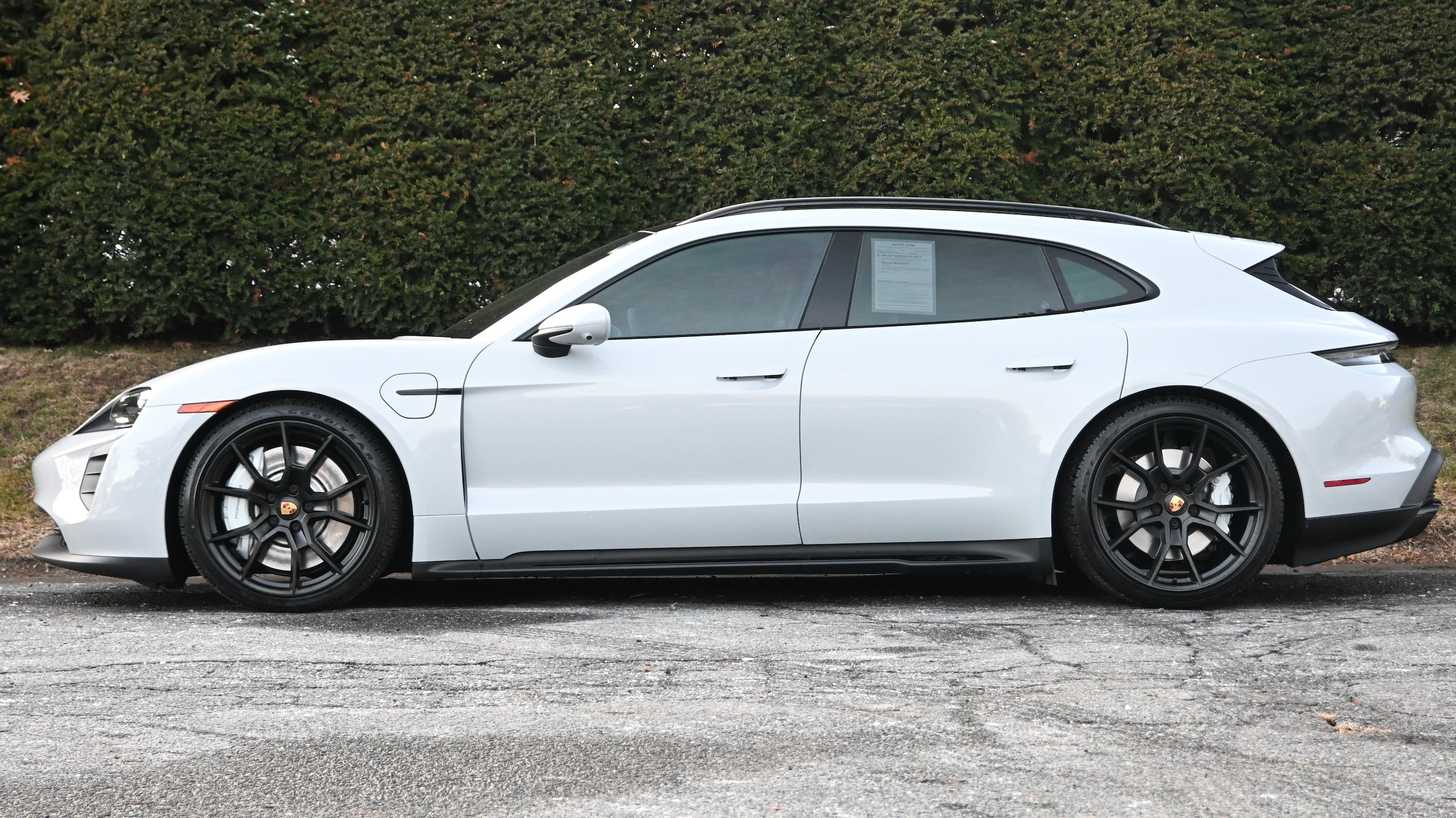 2024 Porsche Taycan Sport Turismo GTS photo 2