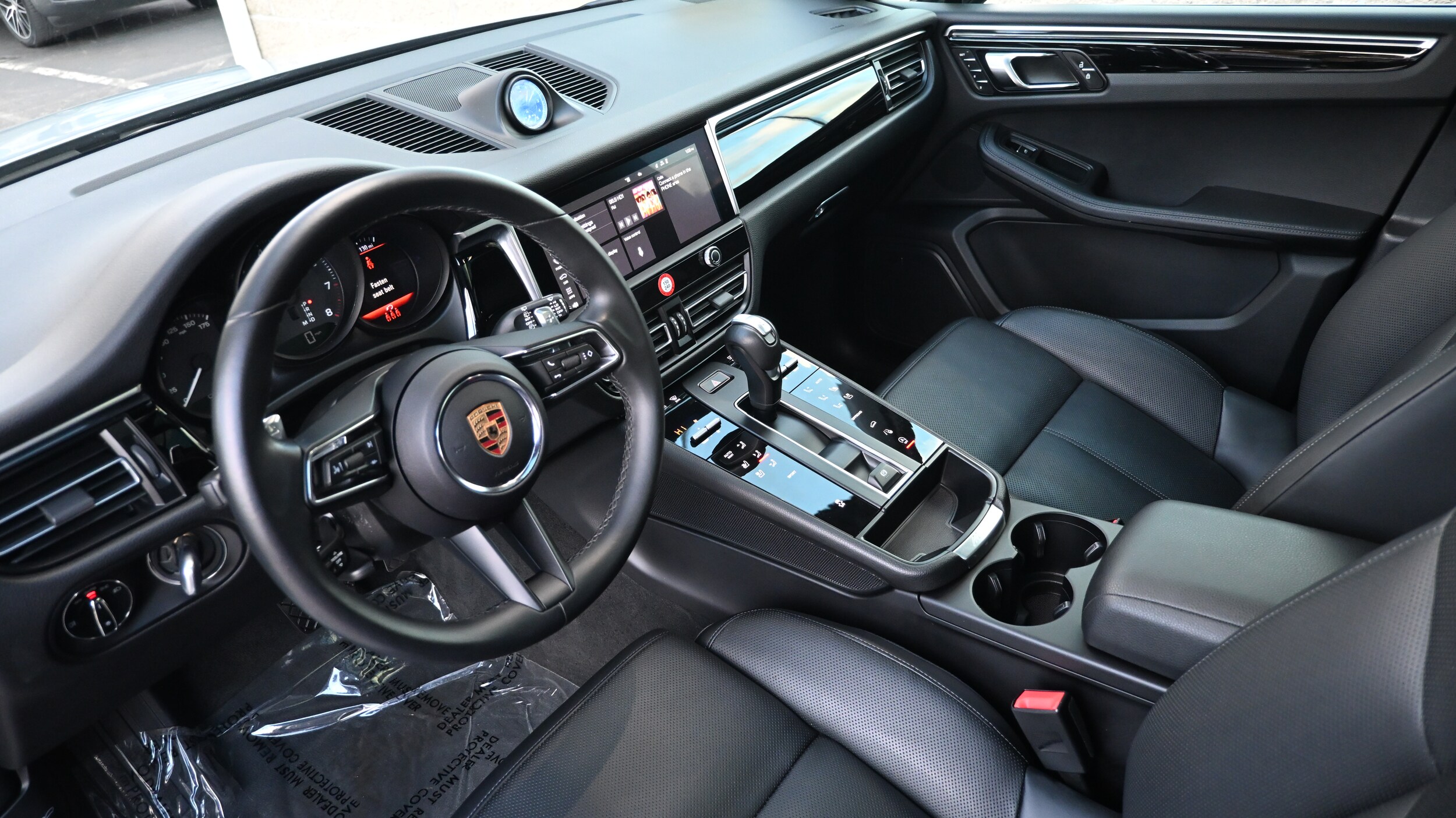 2024 Porsche Macan T photo 4