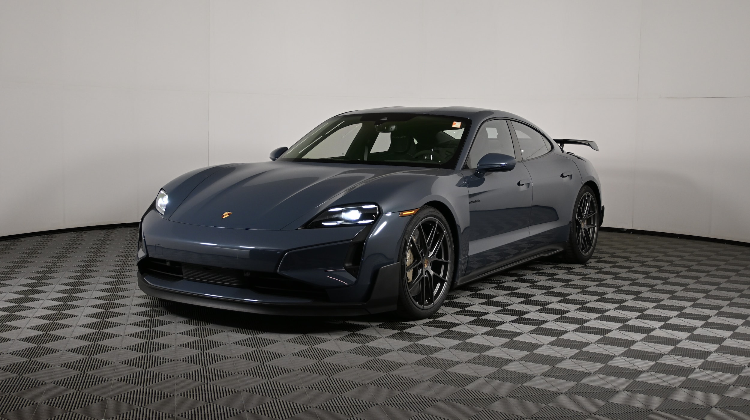 2025 Porsche Taycan Turbo GT's photo