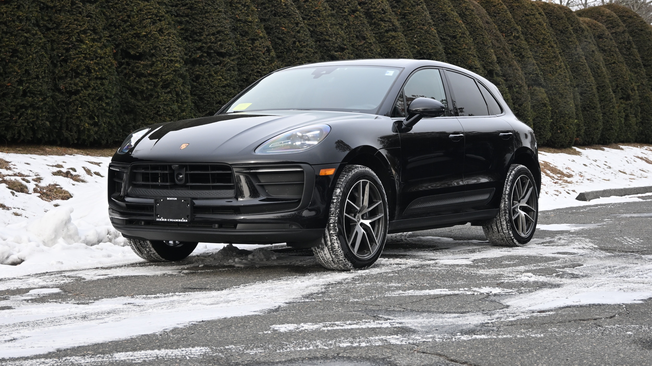 2025 Porsche Macan's photo
