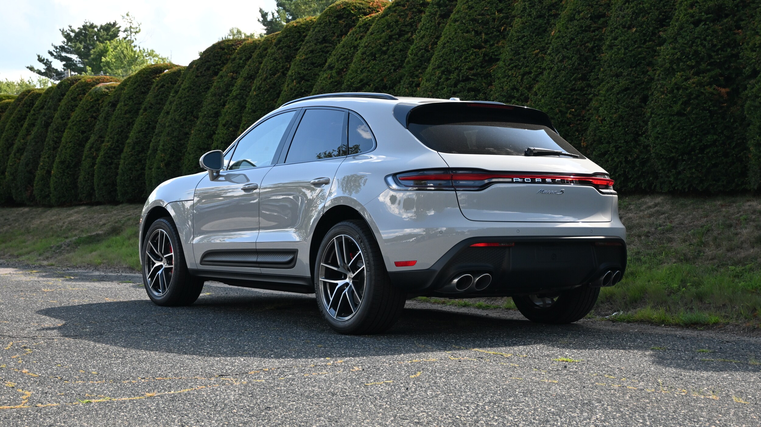 2025 Porsche Macan S photo 3