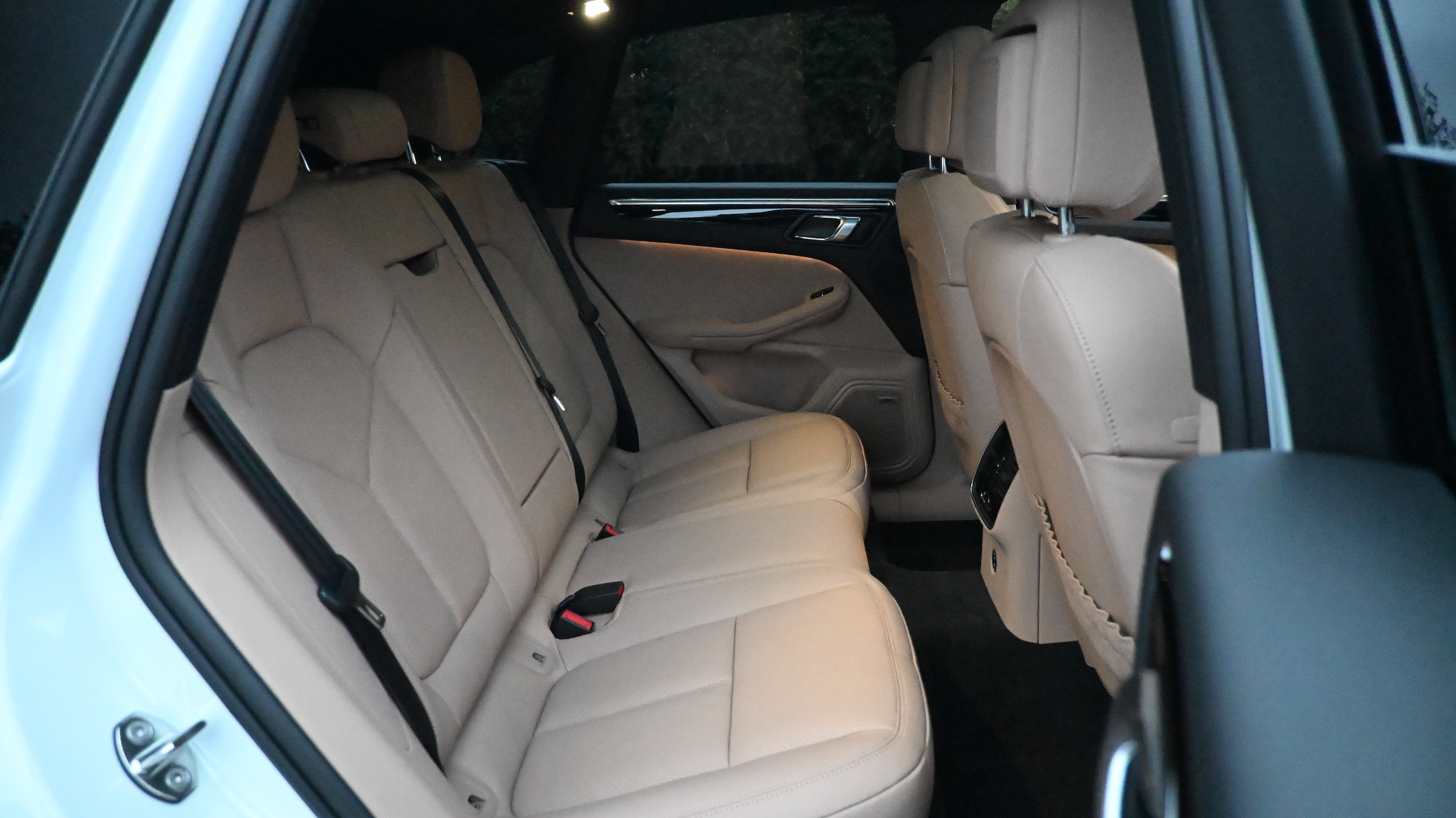 2026 Porsche Macan T - Photo 27