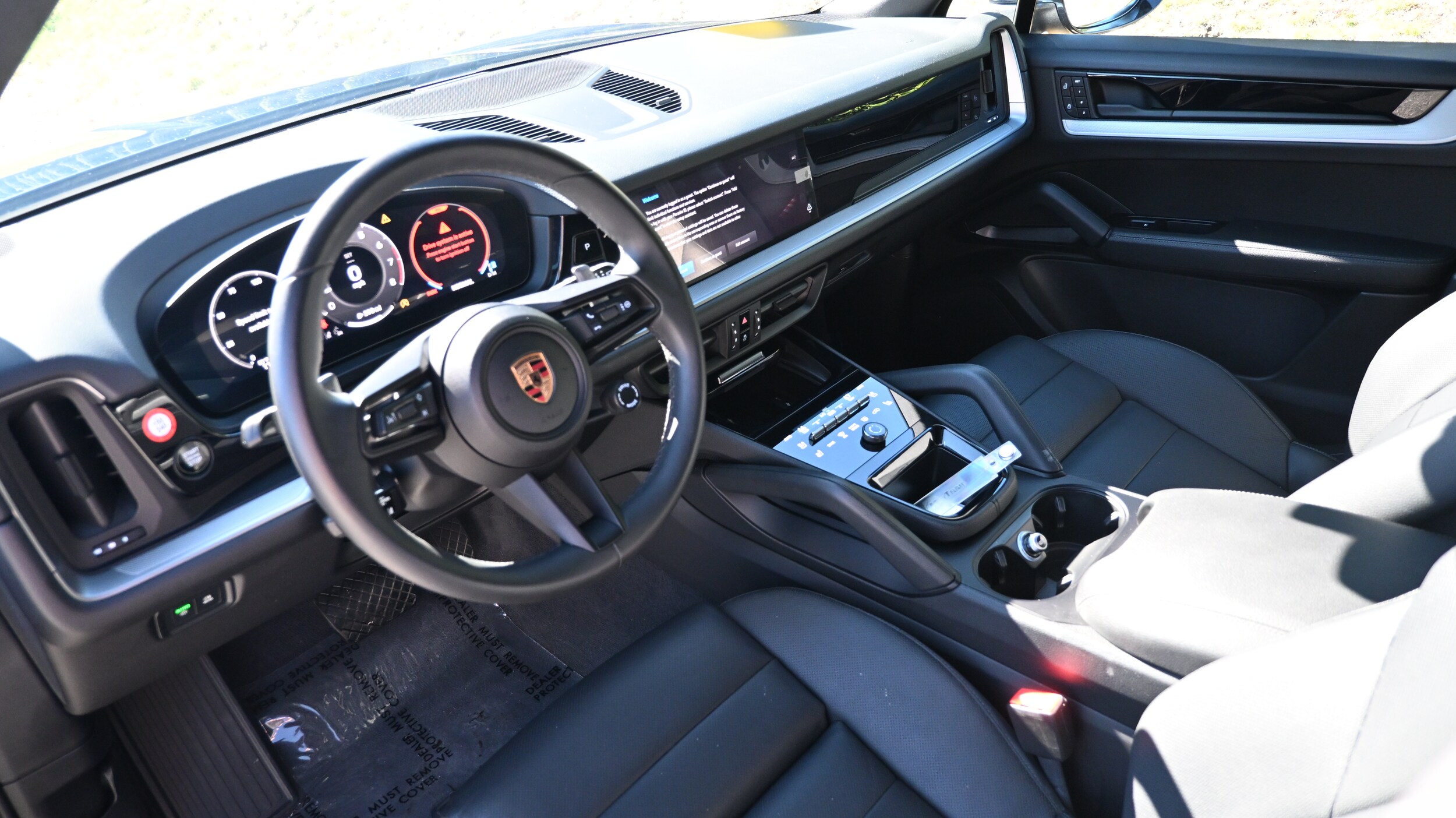 2025 Porsche Cayenne photo 3