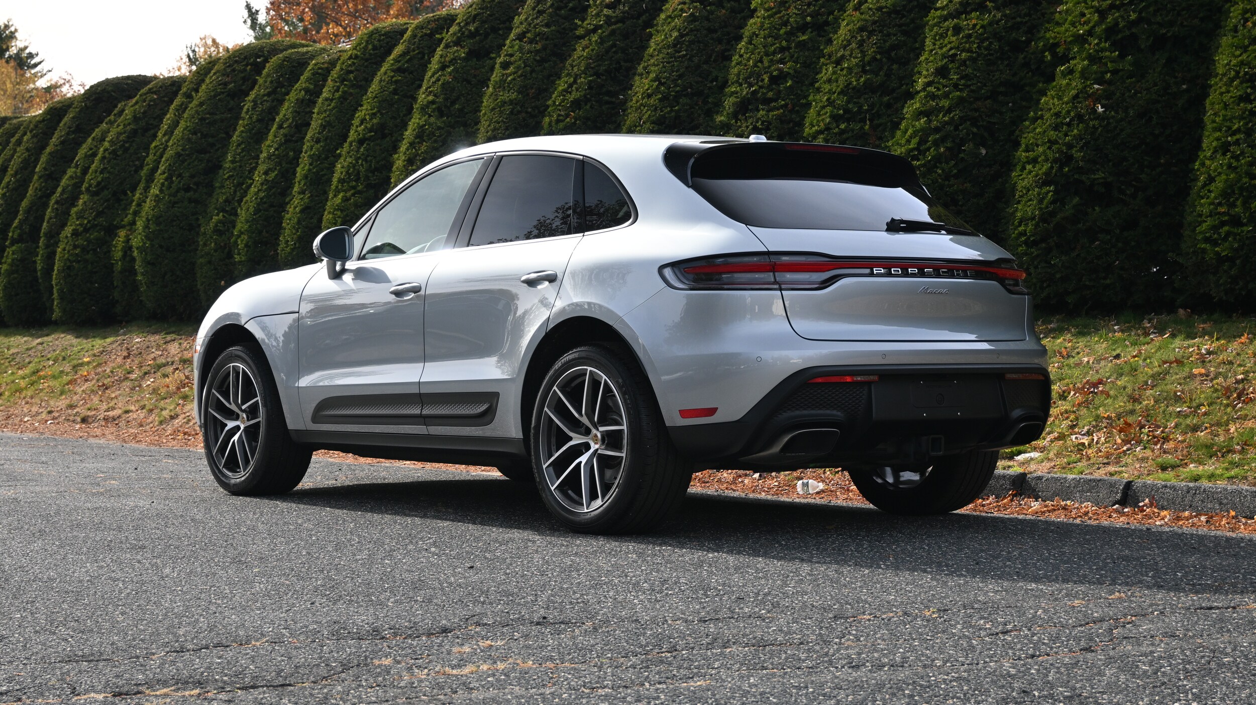 2024 Porsche Macan T photo 3