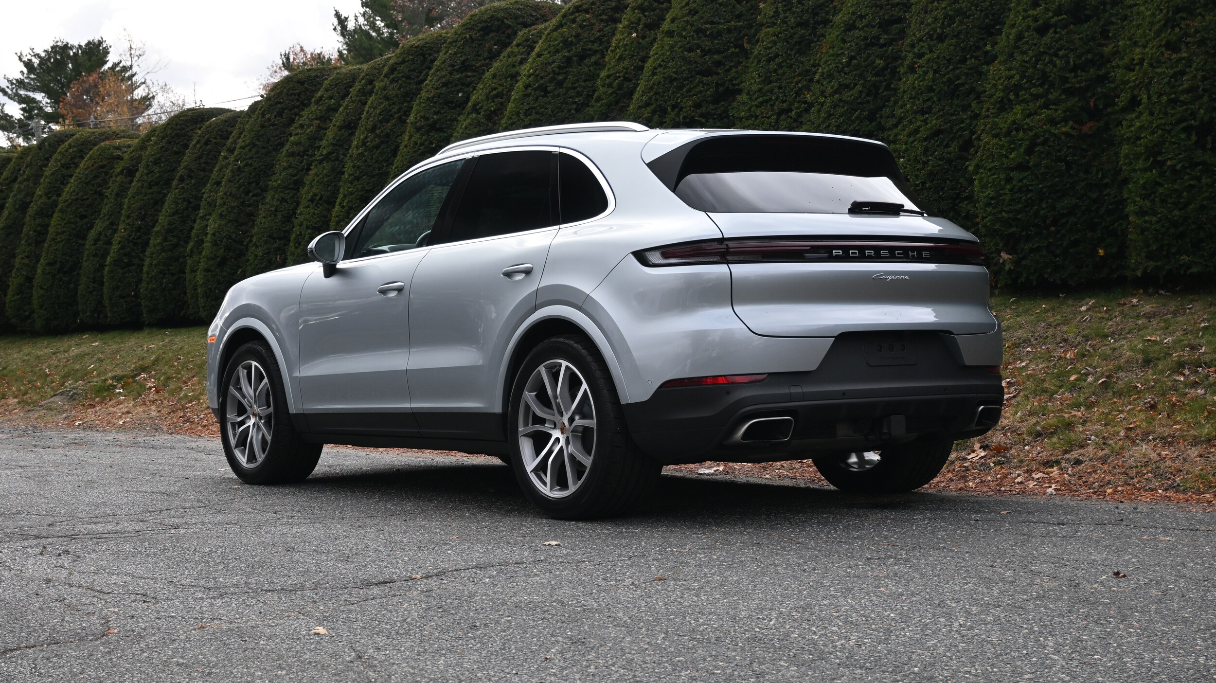 2025 Porsche Cayenne photo 2