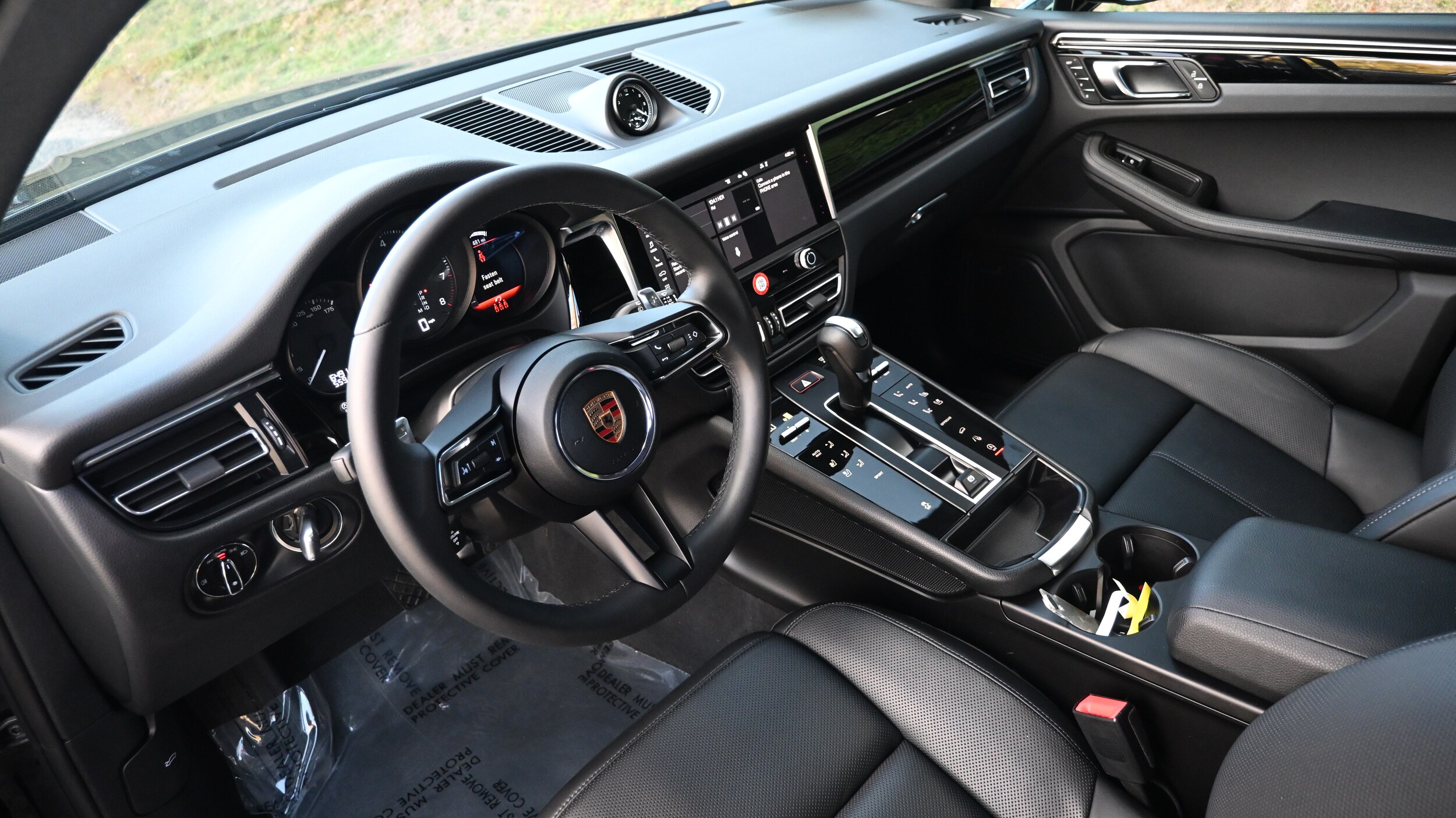 2025 Porsche Macan T photo 4