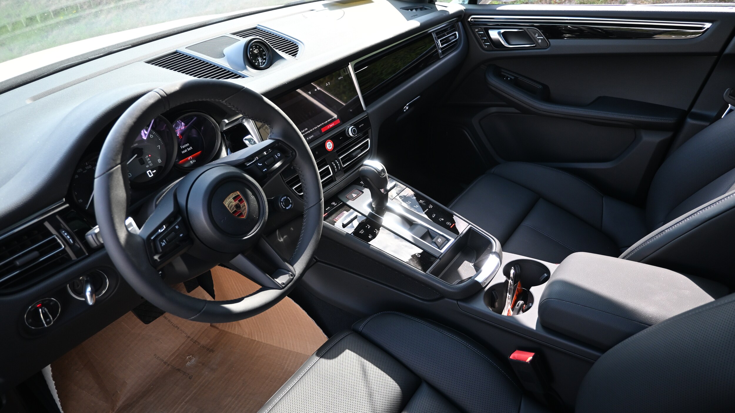 2025 Porsche Macan S photo 4