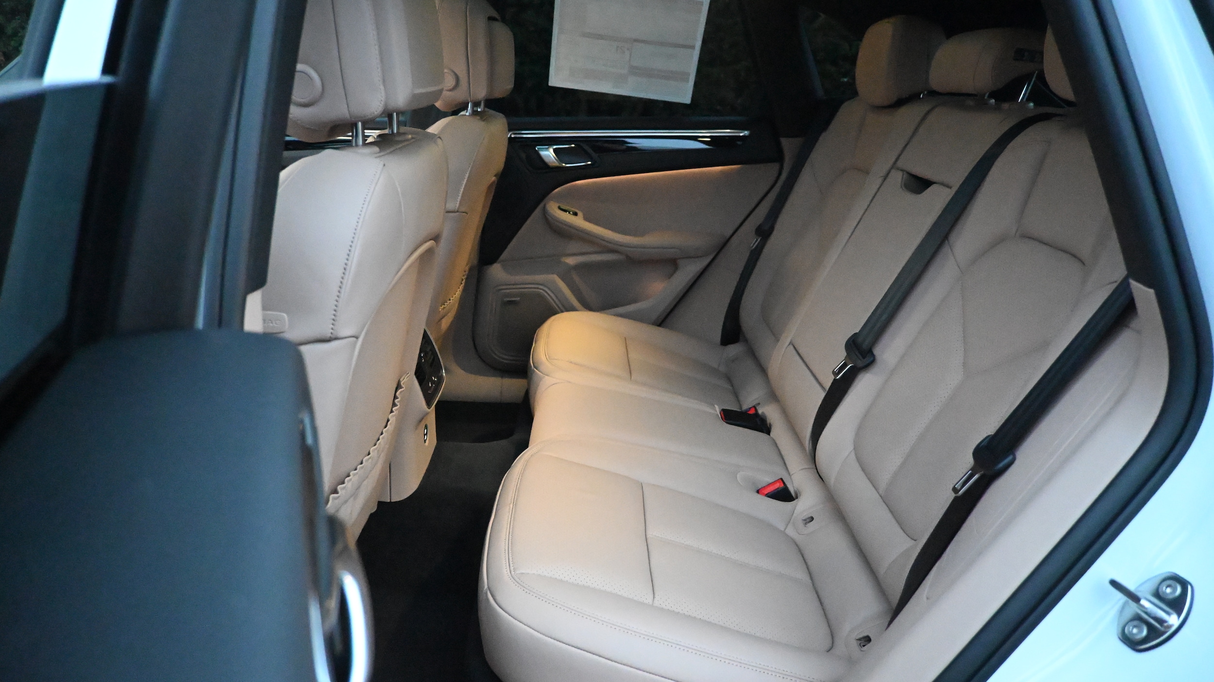 2026 Porsche Macan T - Photo 23
