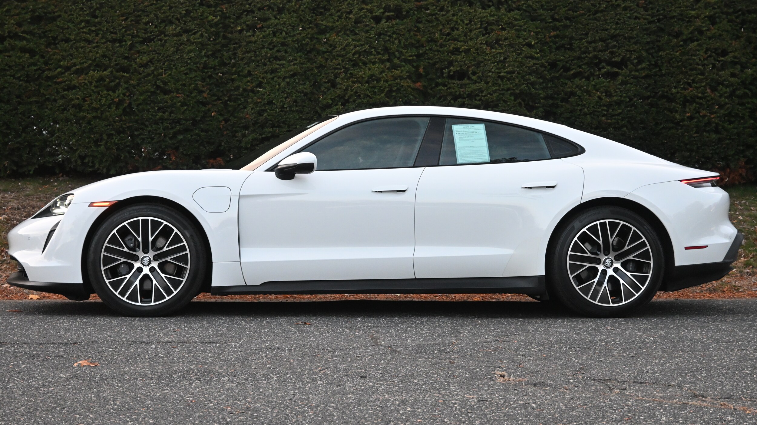 2021 Porsche Taycan Turbo photo 2