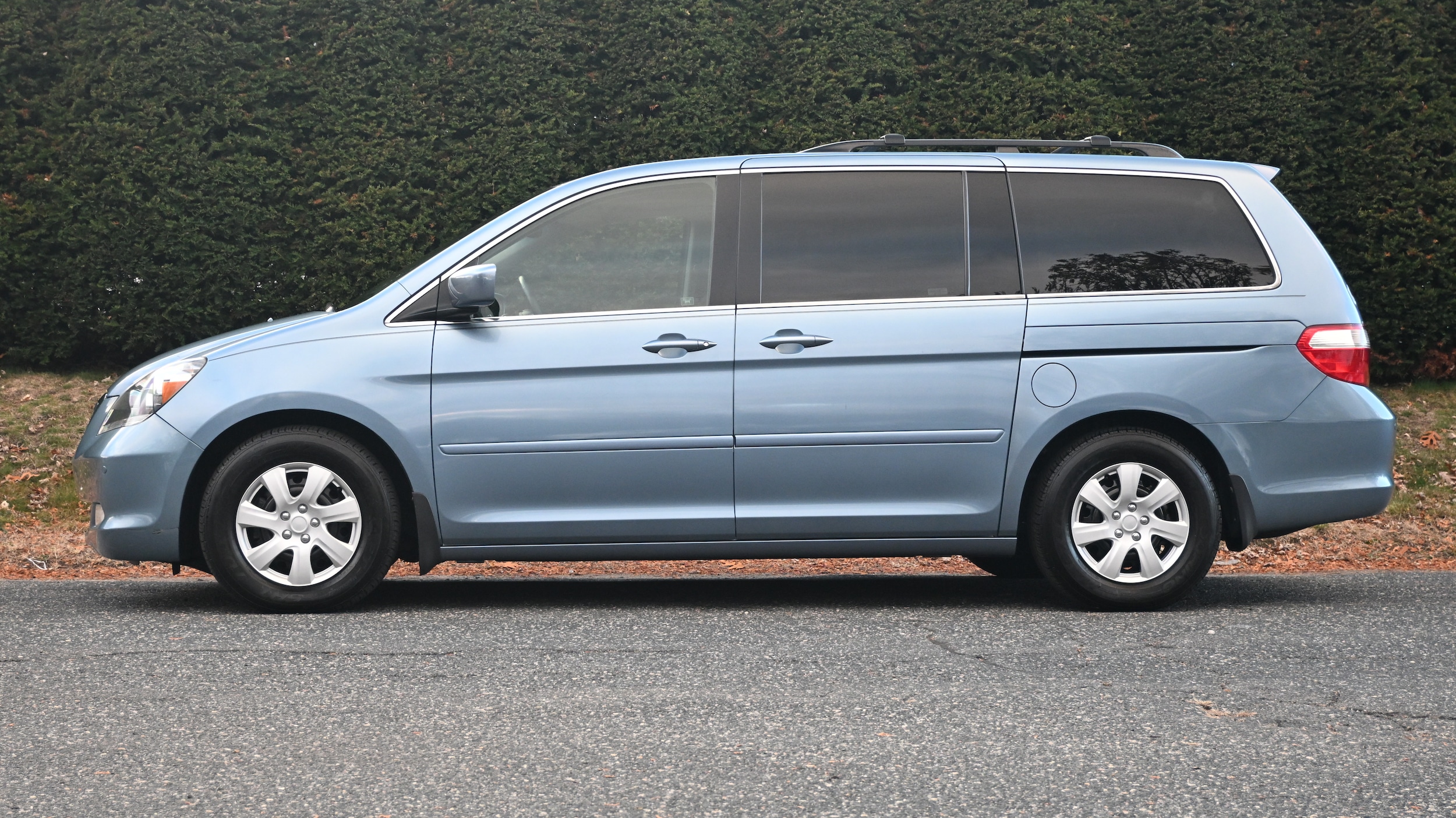 Used 2005 Honda Odyssey Touring with VIN 5FNRL38895B021951 for sale in Burlington, MA