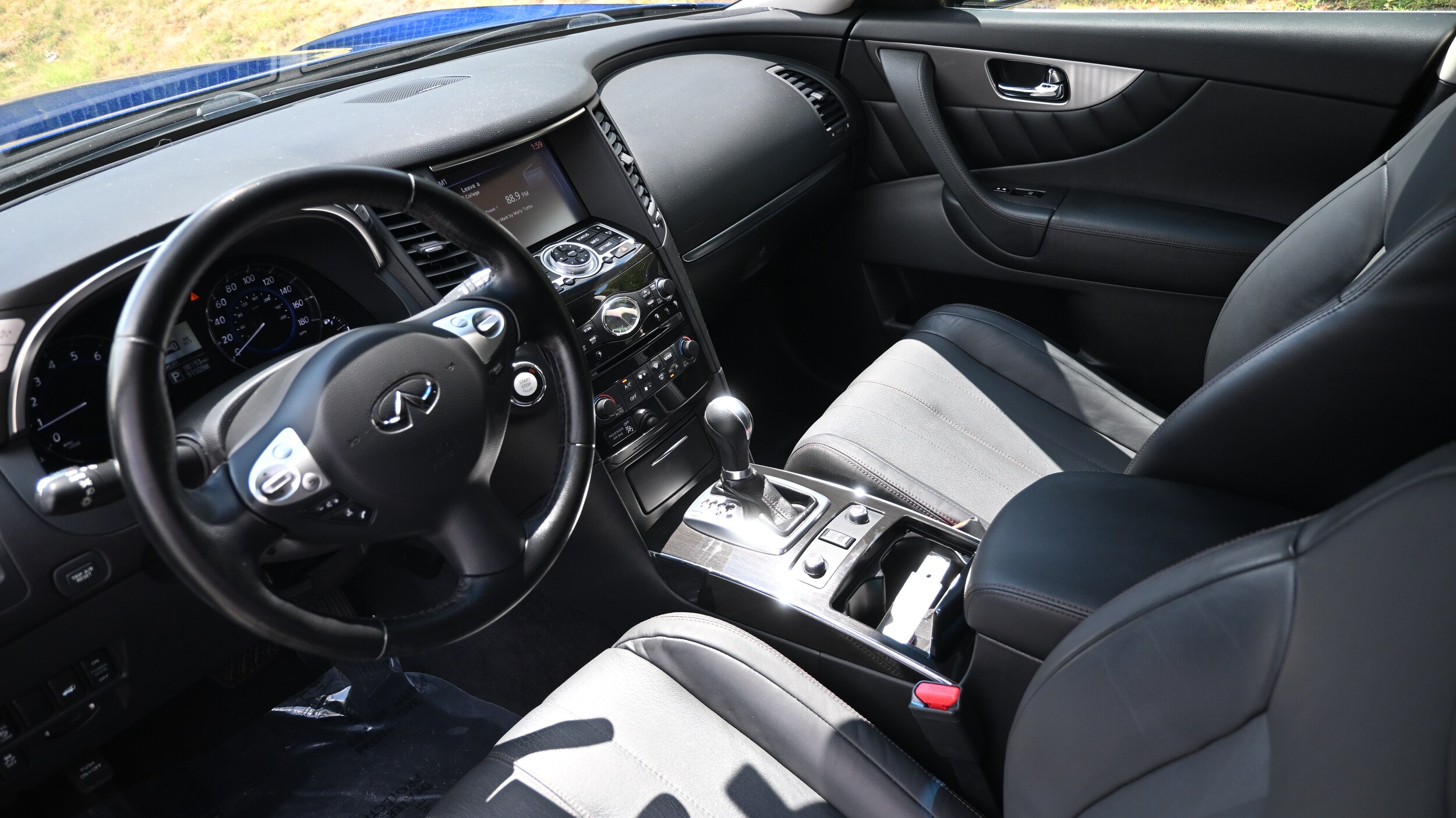 2017 Infiniti QX70 Base photo 3