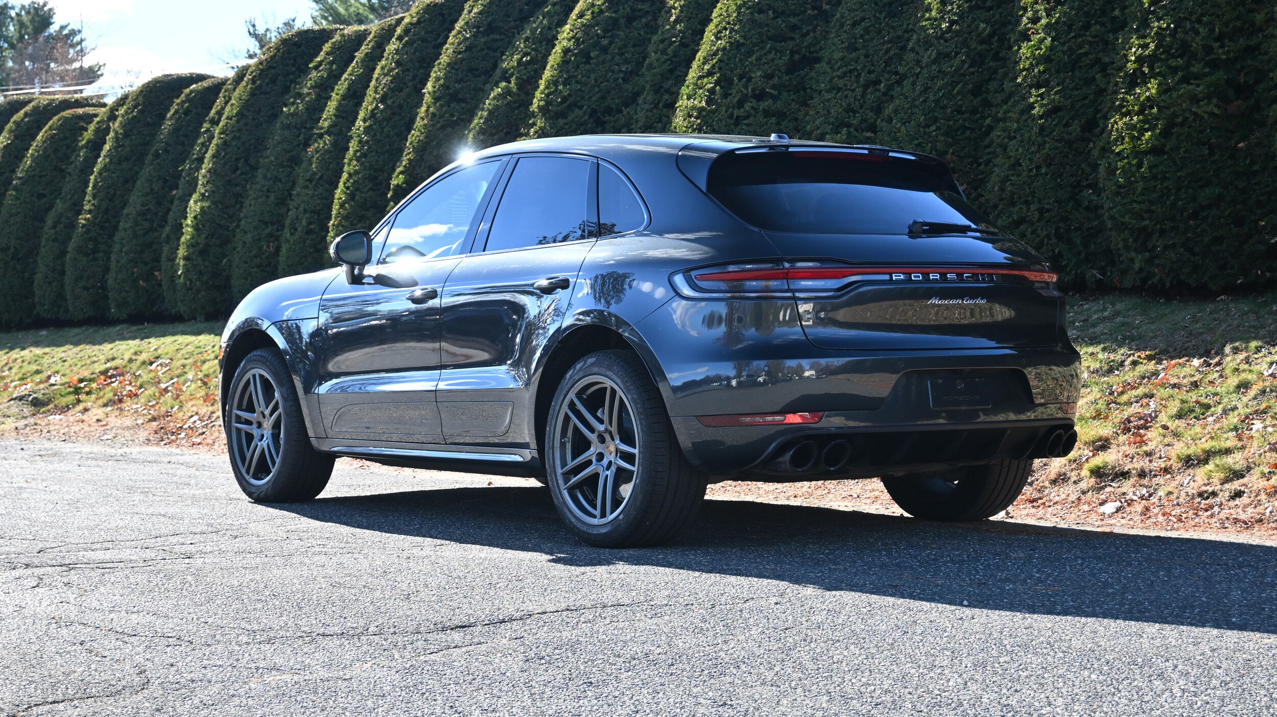 2021 Porsche Macan Turbo photo 3