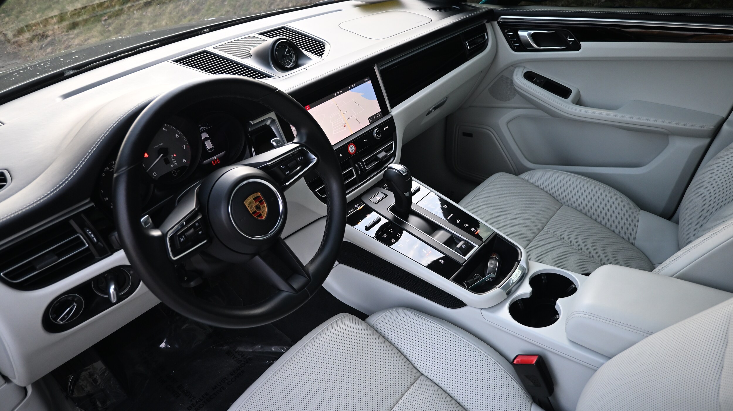 2022 Porsche Macan S photo 3