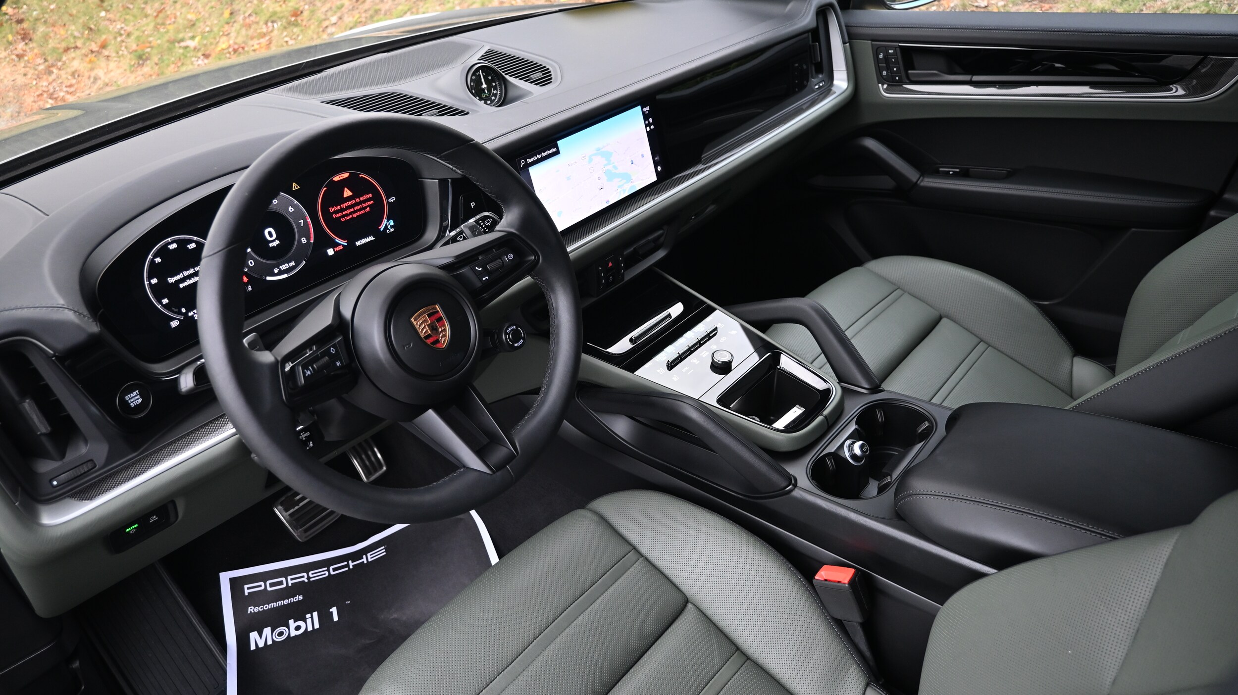 2025 Porsche Cayenne S photo 3