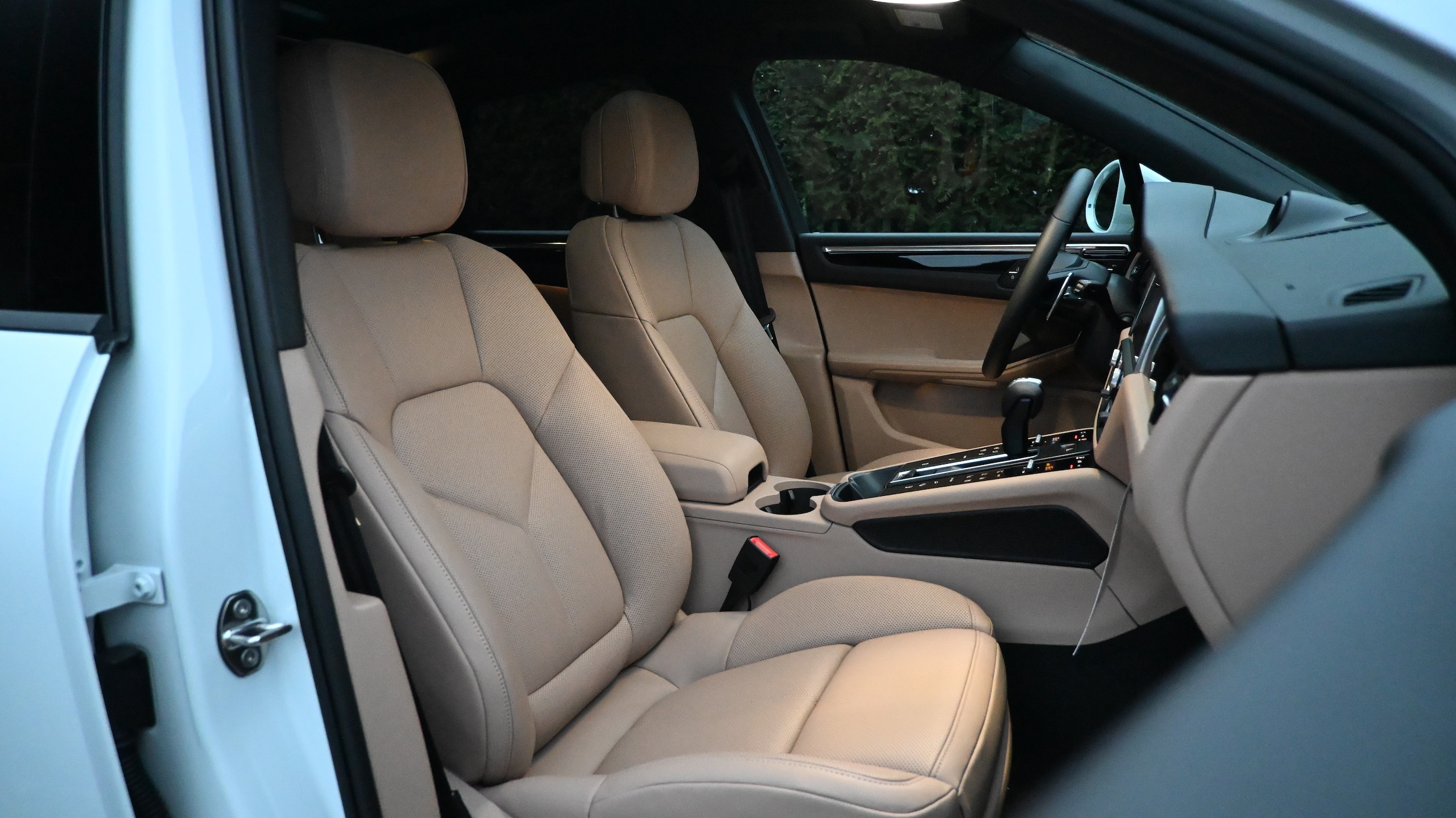 2026 Porsche Macan T - Photo 28
