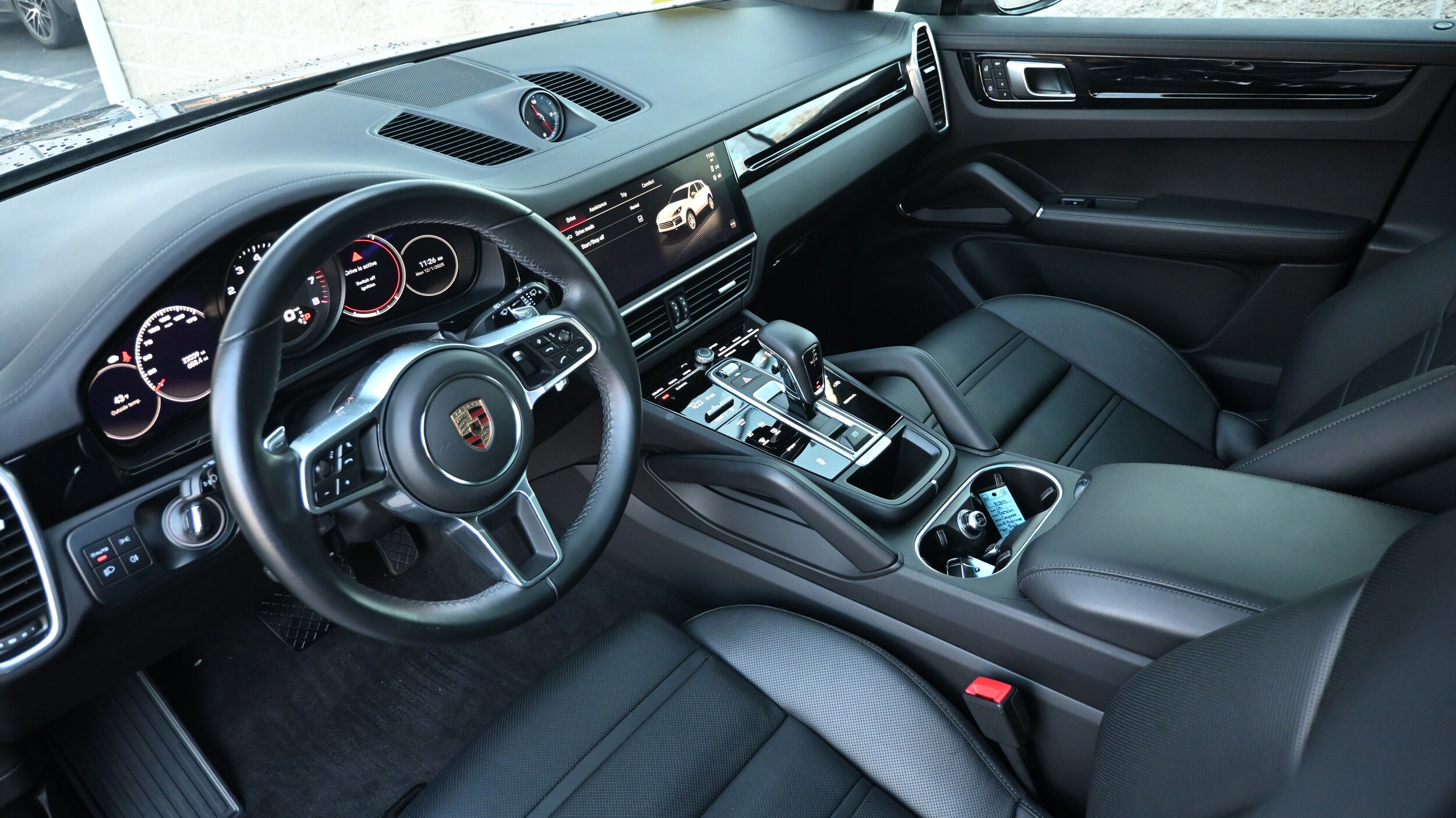 2023 Porsche Cayenne Platinum Edition photo 2