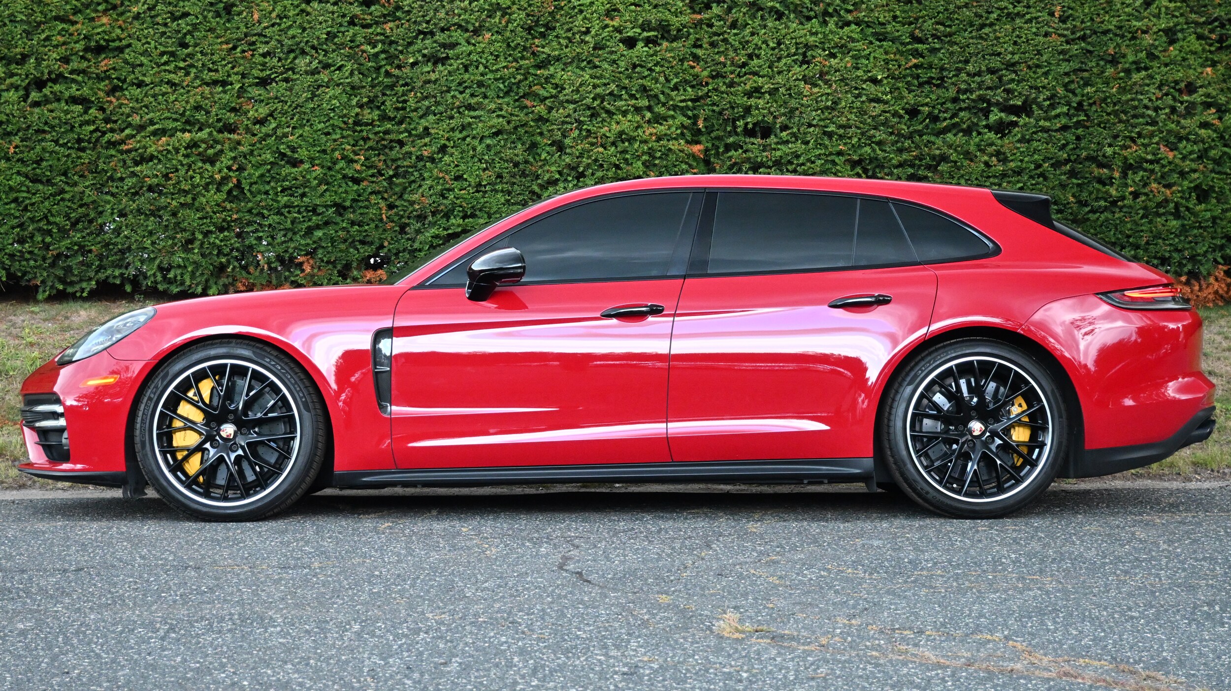 2023 Porsche Panamera Sport Turismo Turbo photo 2
