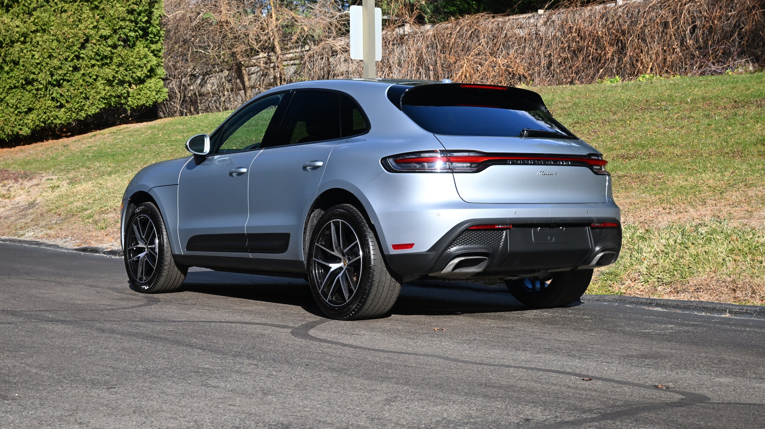 2024 Porsche Macan T photo 3
