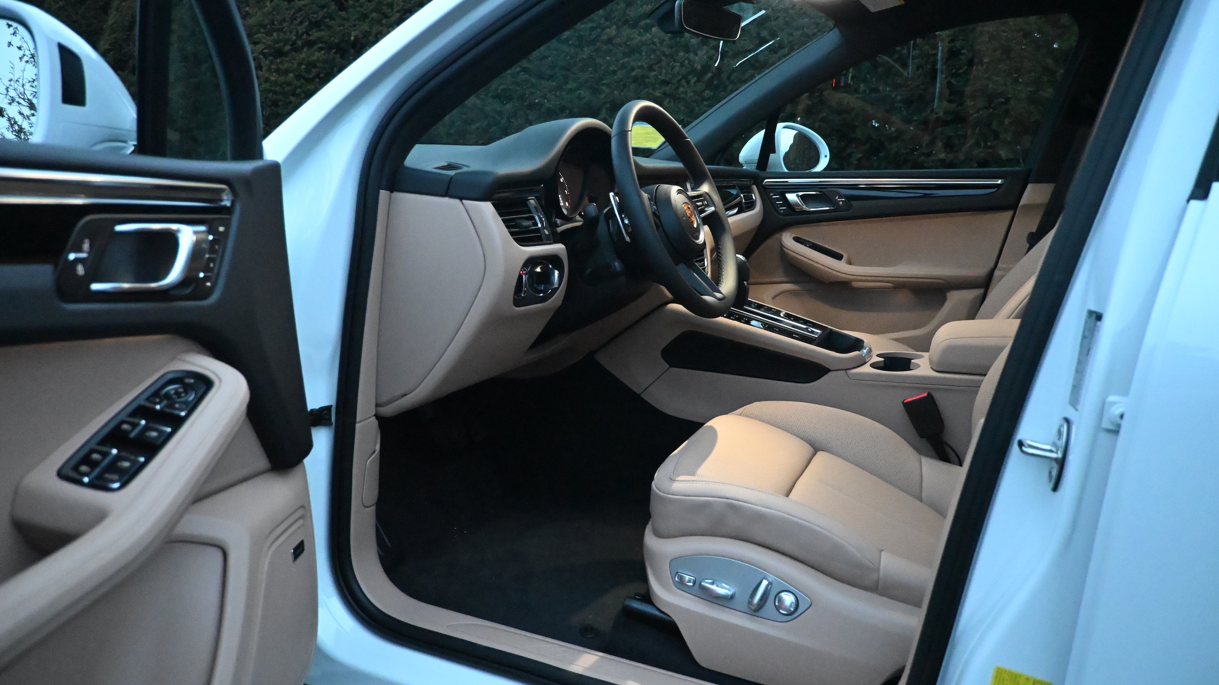 2026 Porsche Macan T - Photo 17