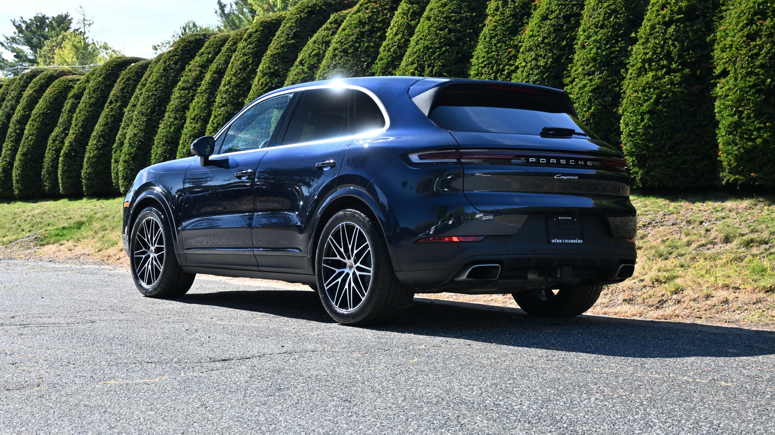 2025 Porsche Cayenne photo 2