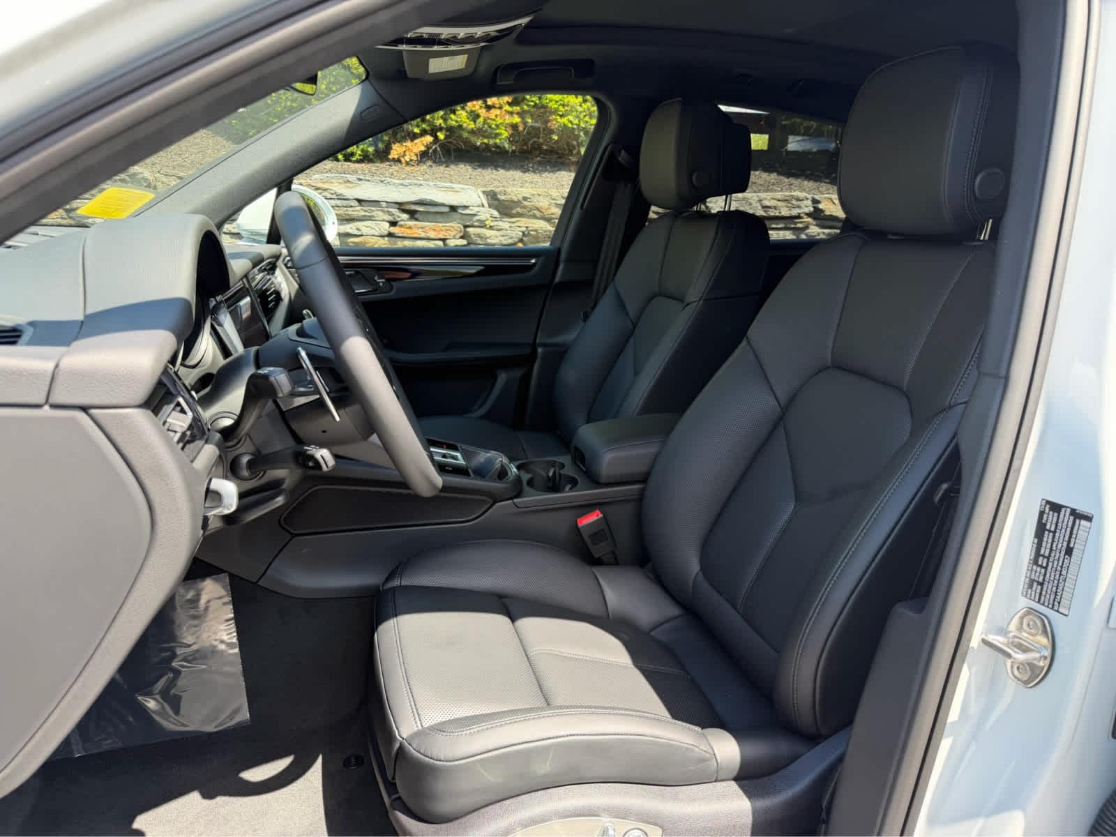 2026 Porsche Macan T - Photo 15