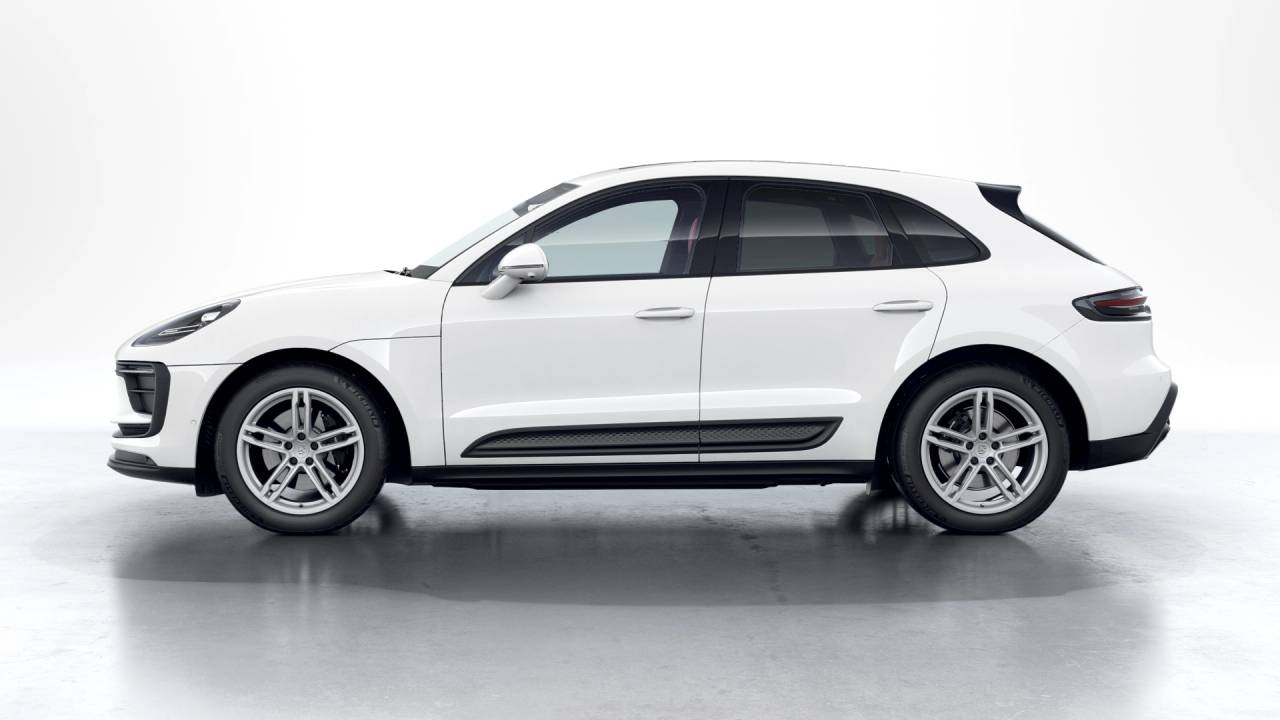 2026 Porsche Macan T photo 2